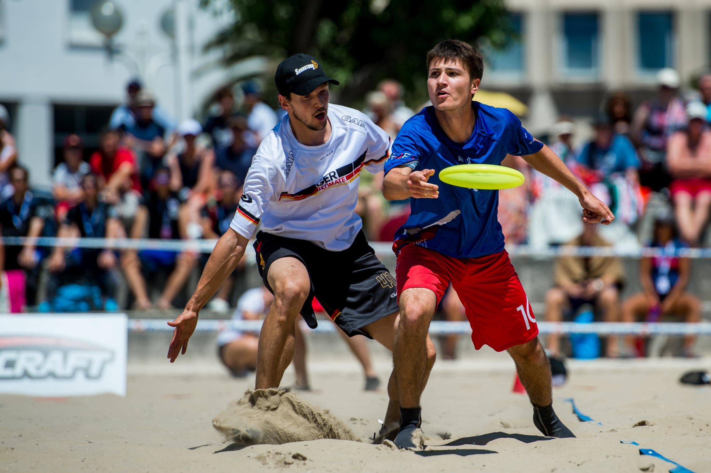 EBUCC 2021 volunteers, Frisbee championship support, Disc sports event, Ultimate frisbee volunteers, 2400x1600 HD Desktop