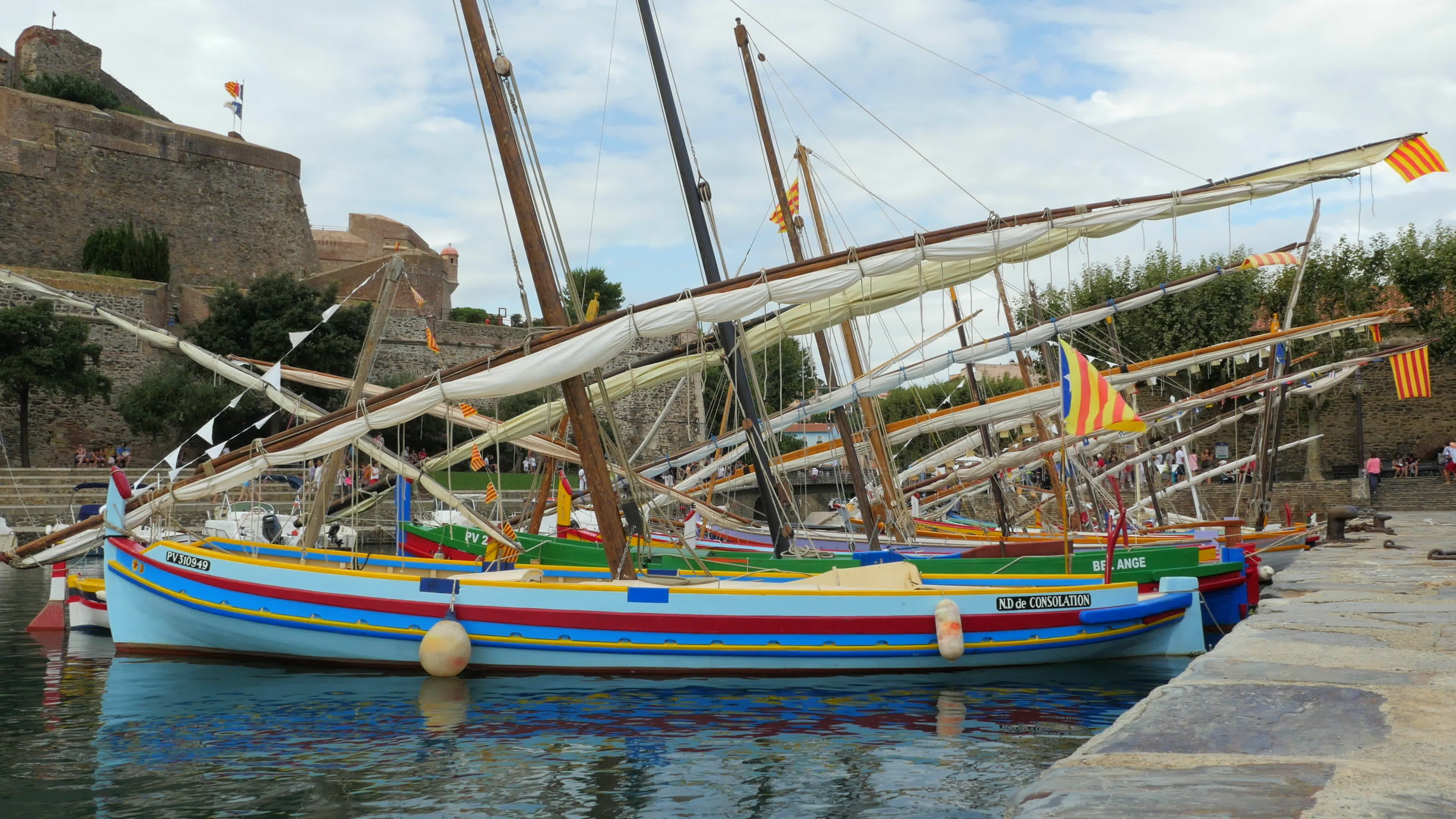Boat travels, Colorful small boat, Collioure harbor France, 3840x2160 4K Desktop