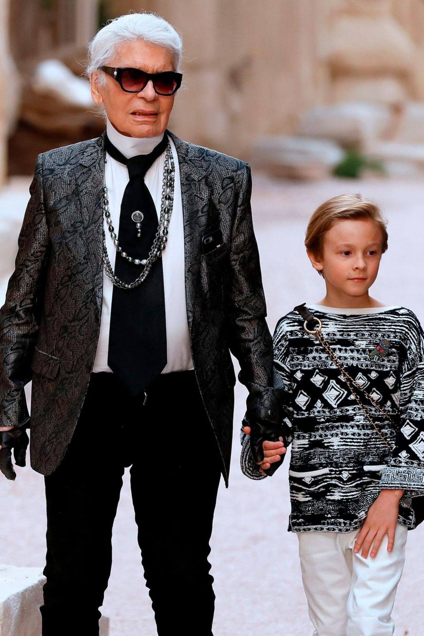Karl Lagerfeld, Biography, News, Images, 1440x2160 HD Phone