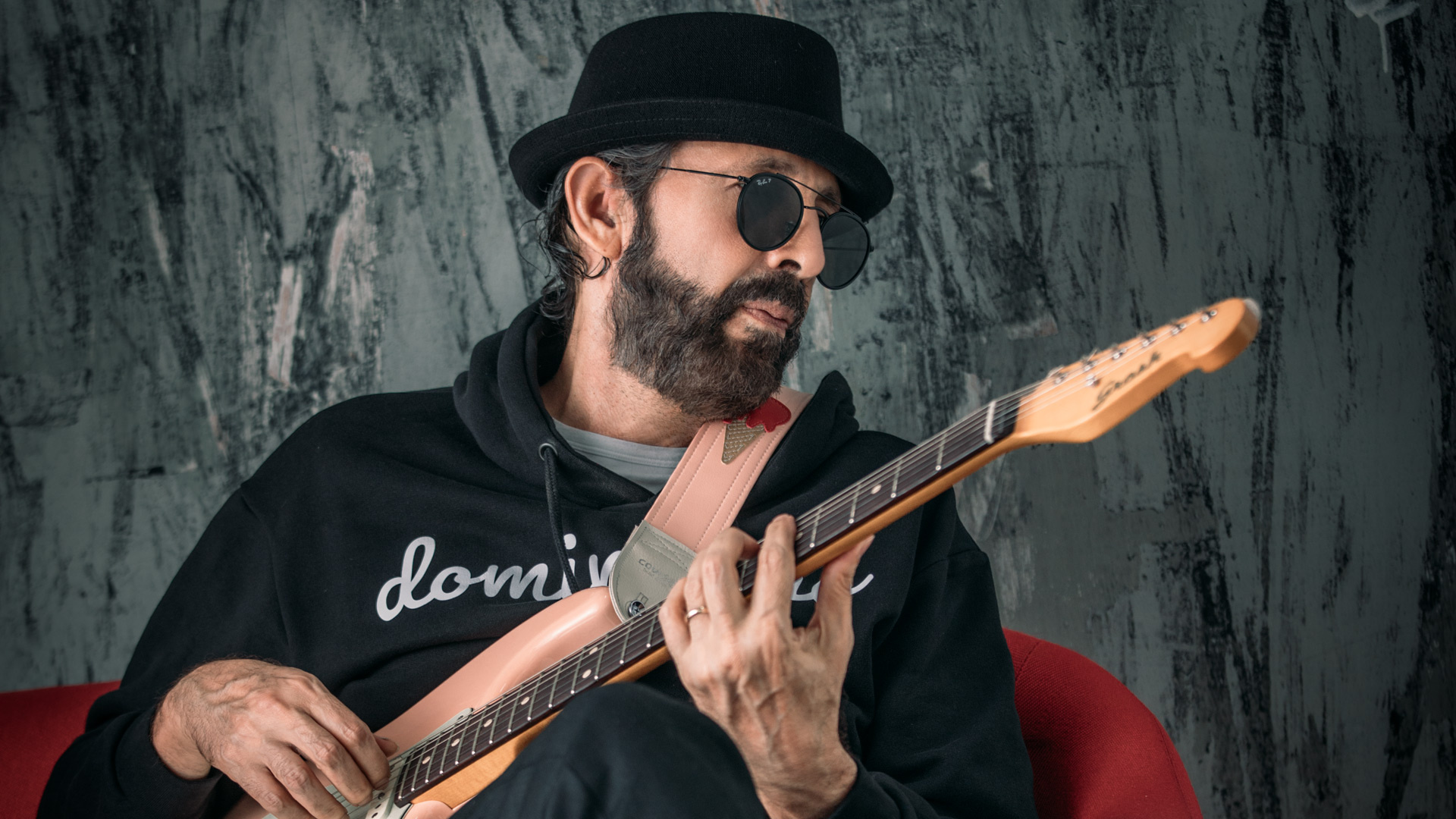 Juan Luis Guerra, Artistic accolades, Billboard honor, Telemundo recognition, 1920x1080 Full HD Desktop