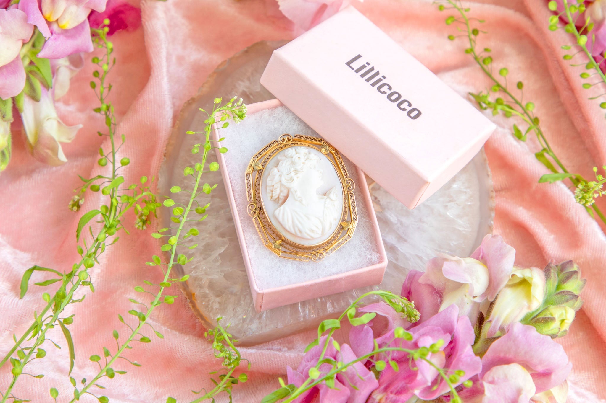 Cameo Brooch, Victorian, 10ct gold, Vintage jewelry, 2050x1370 HD Desktop