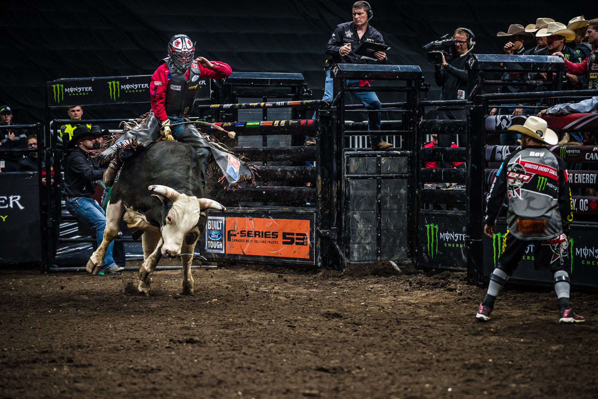 Bullriding discovery, Rodo sur taureau, Exciting rodeo sport, Thrilling rides, 2000x1340 HD Desktop