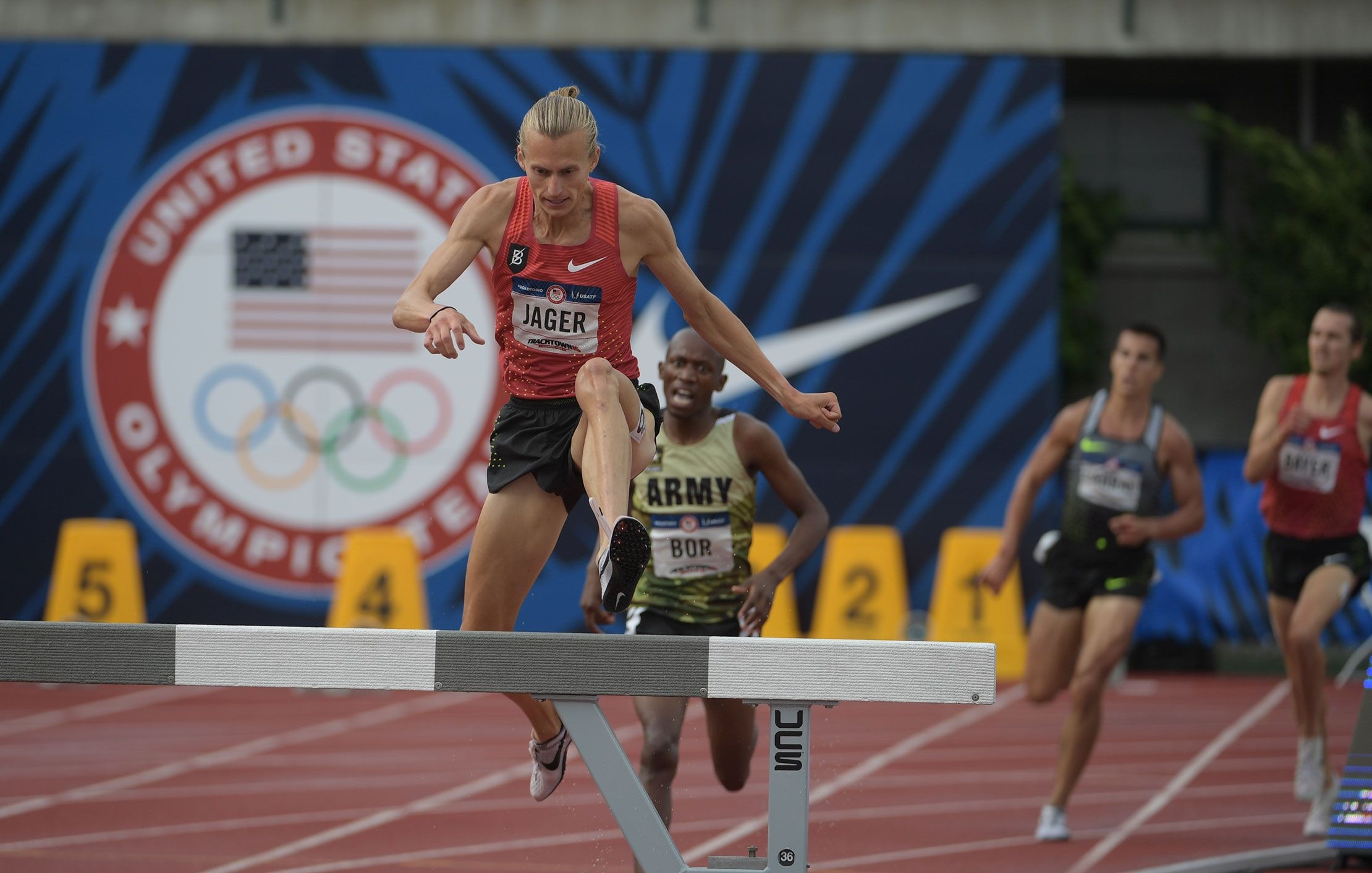 Evan Jager, Top three in steeplechase race, 2220x1420 HD Desktop