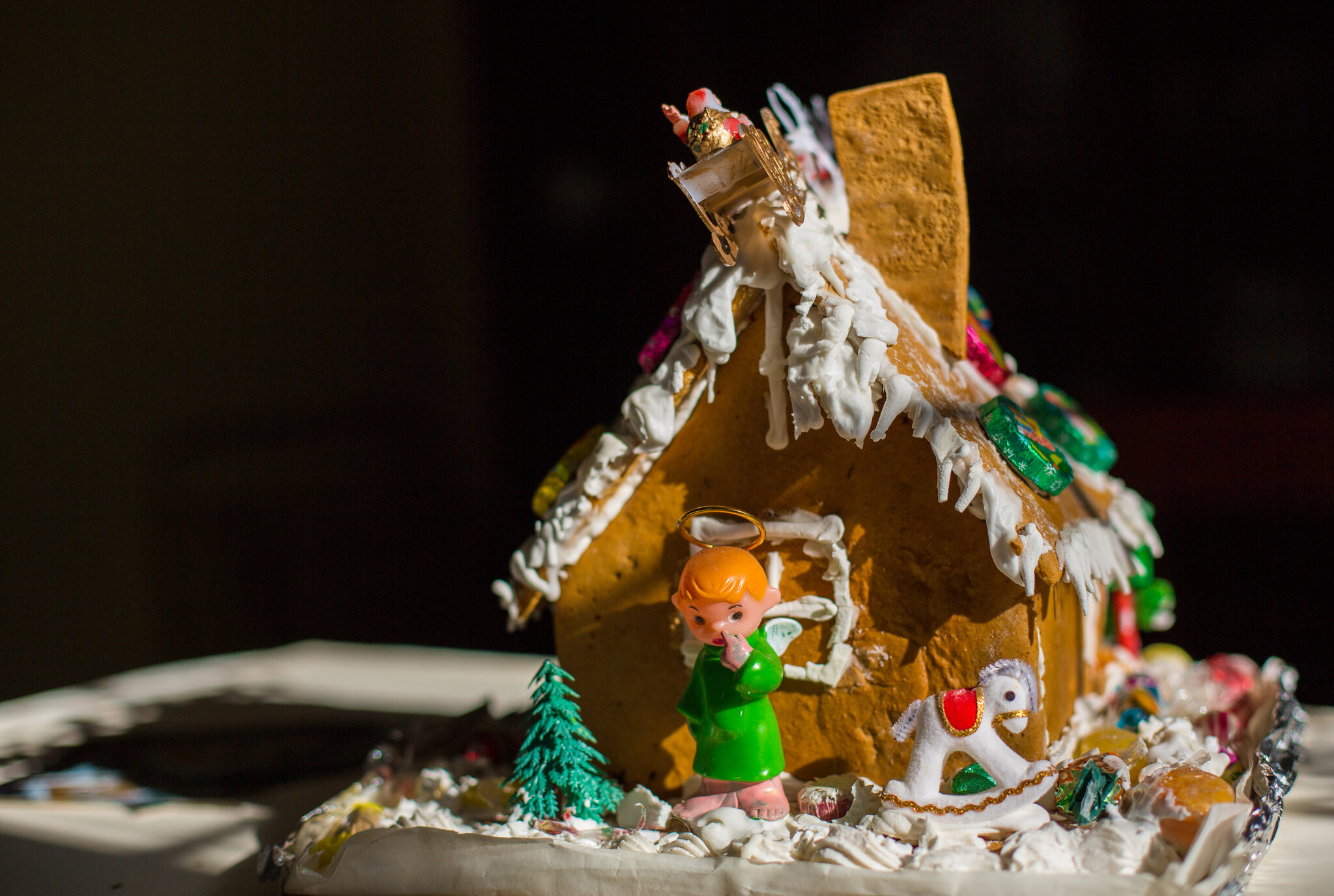 Gingerbread House, Frozen in time, New York Times, Village, 2050x1380 HD Desktop