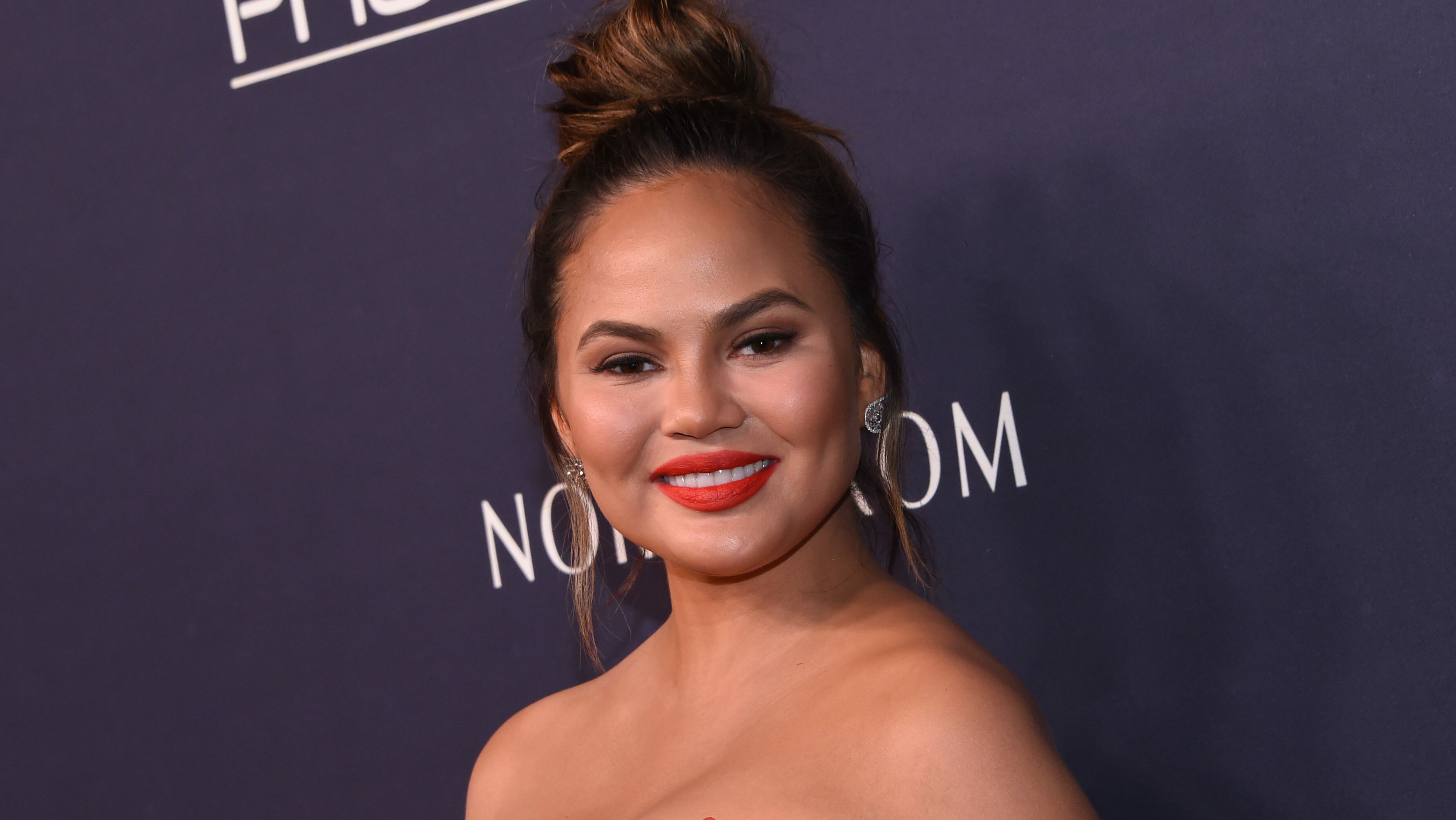 Chrissy Teigen, Celebs, Growing family, Exciting news, 3570x2010 HD Desktop
