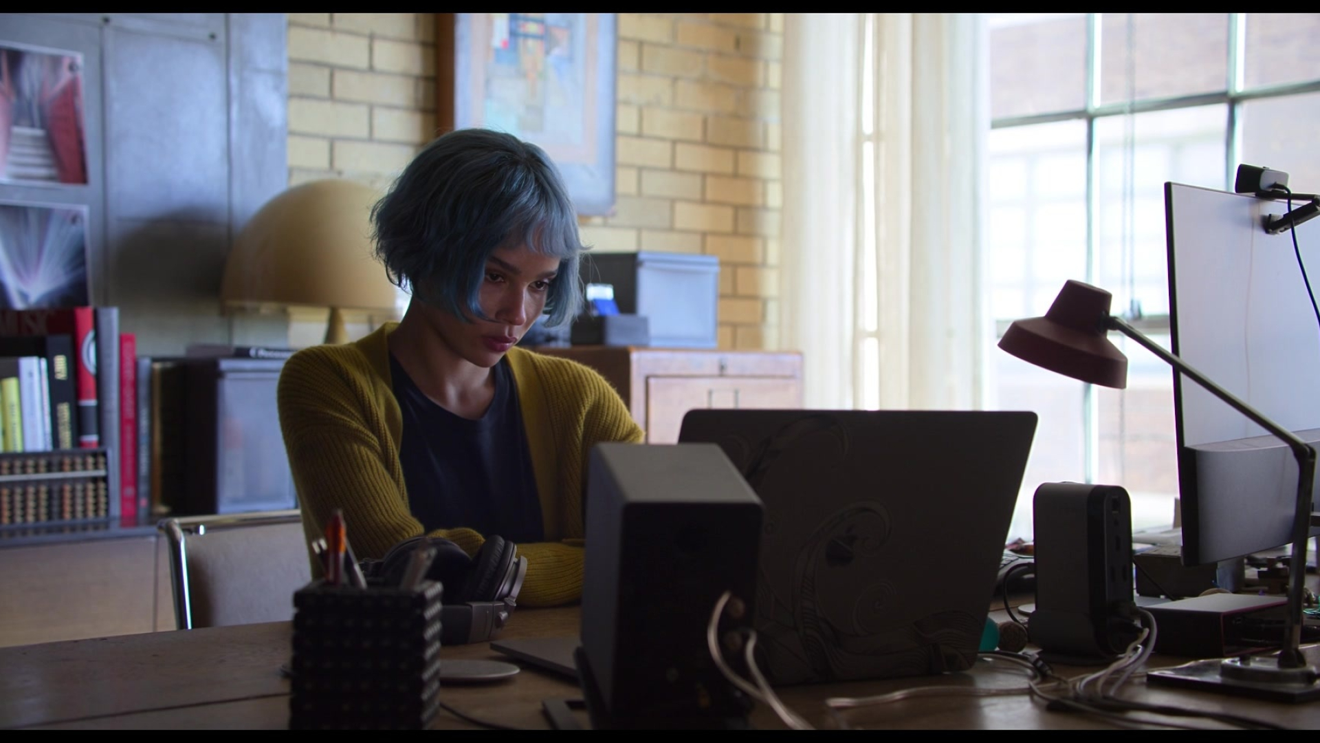 Kimi Apple MacBook Pro, Zo Kravitz as Angela, Intricate character design, 2022 film, 1920x1080 Full HD Desktop