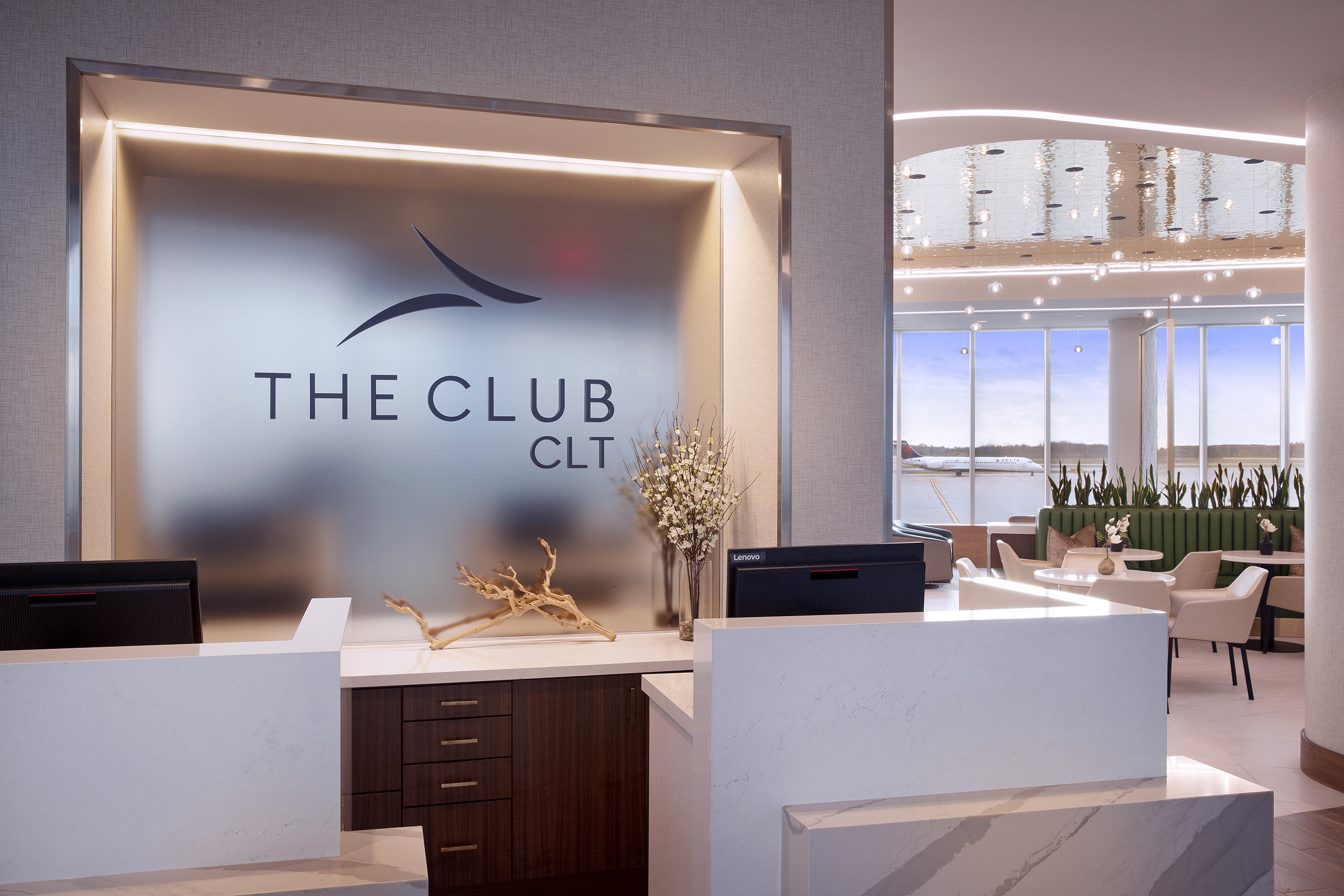 Charlotte Douglas International Airport, North Carolina, The Club CLT, Air travel experience, 2500x1670 HD Desktop