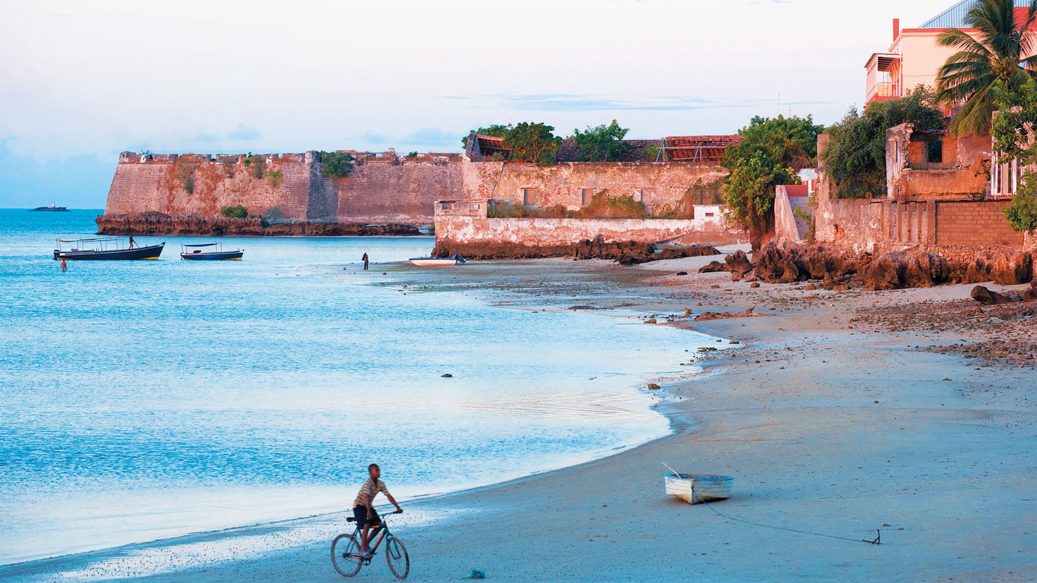 Solo travel, Adventure in Mozambique, Authentic experiences, Cultural immersion, 2050x1160 HD Desktop