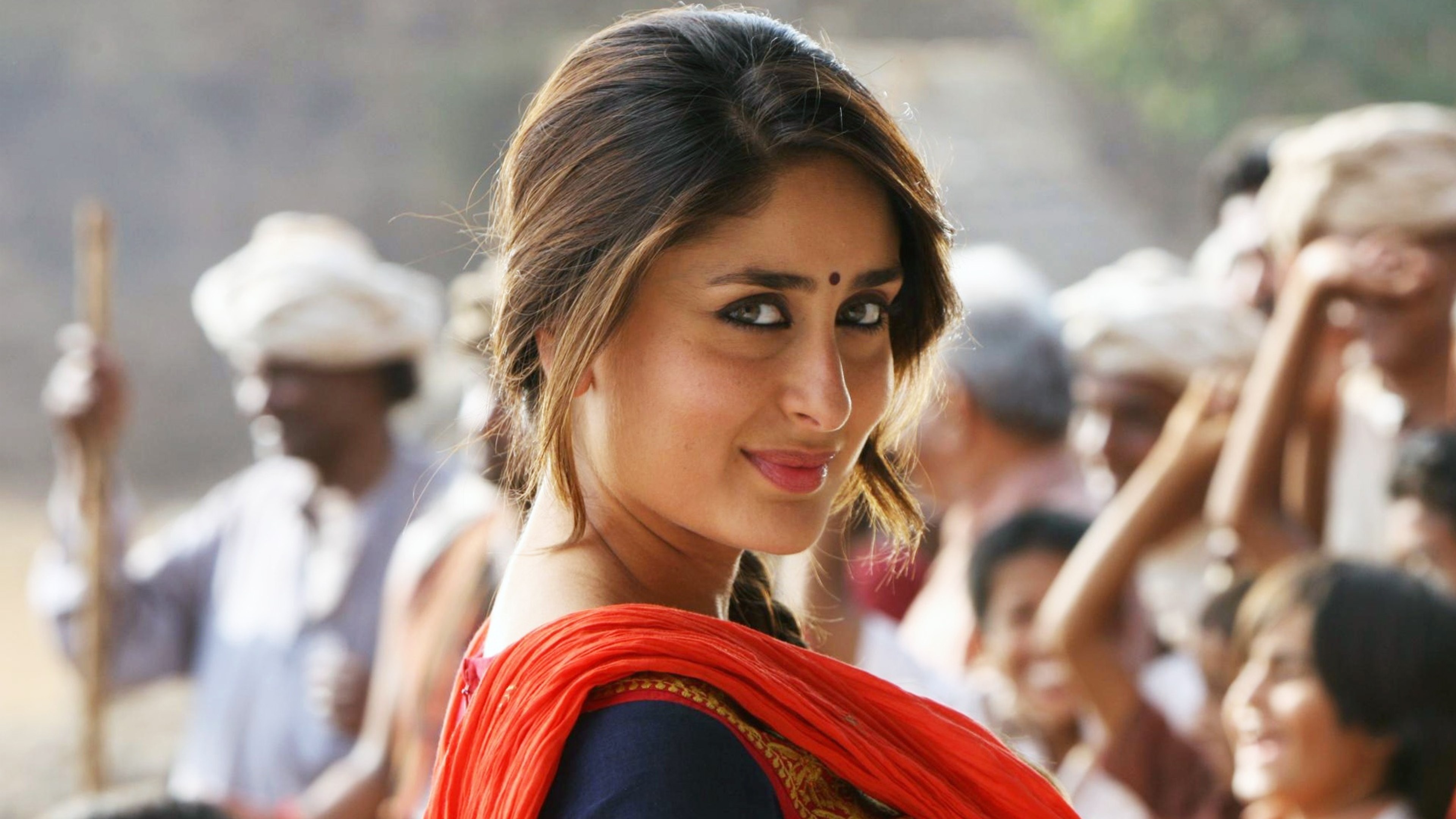 Dia Sharma, Kareena Kapoor Wallpaper, 3840x2160 4K Desktop
