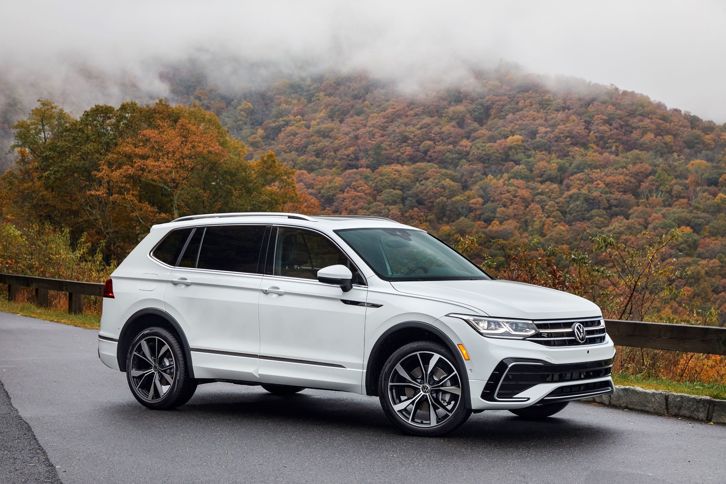 Volkswagen Tiguan, Consumer reports, 2022 model, Hates two things, 2510x1680 HD Desktop