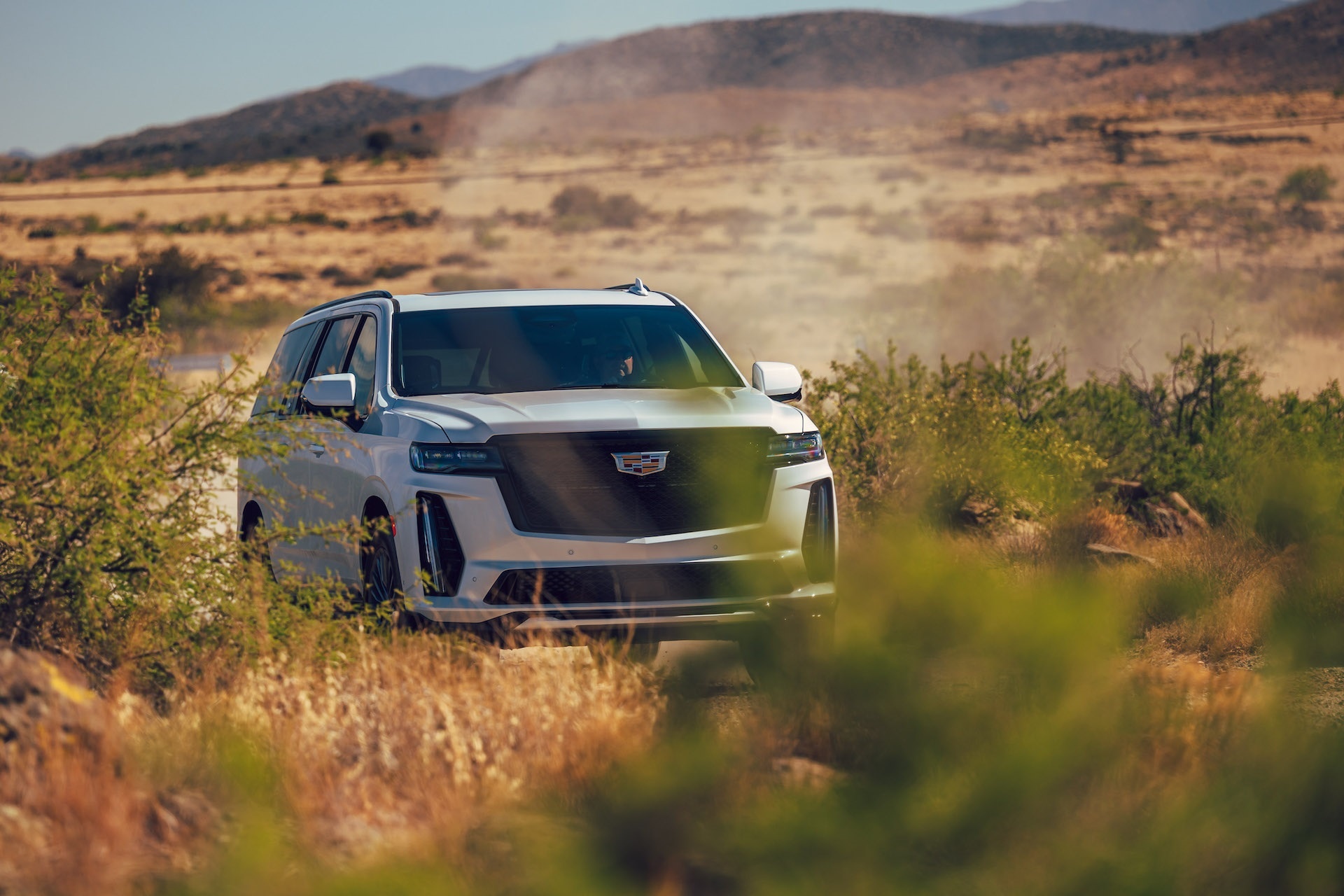Cadillac Escalade, V front wallpapers, Exquisite luxury, Alluring design, 1920x1280 HD Desktop