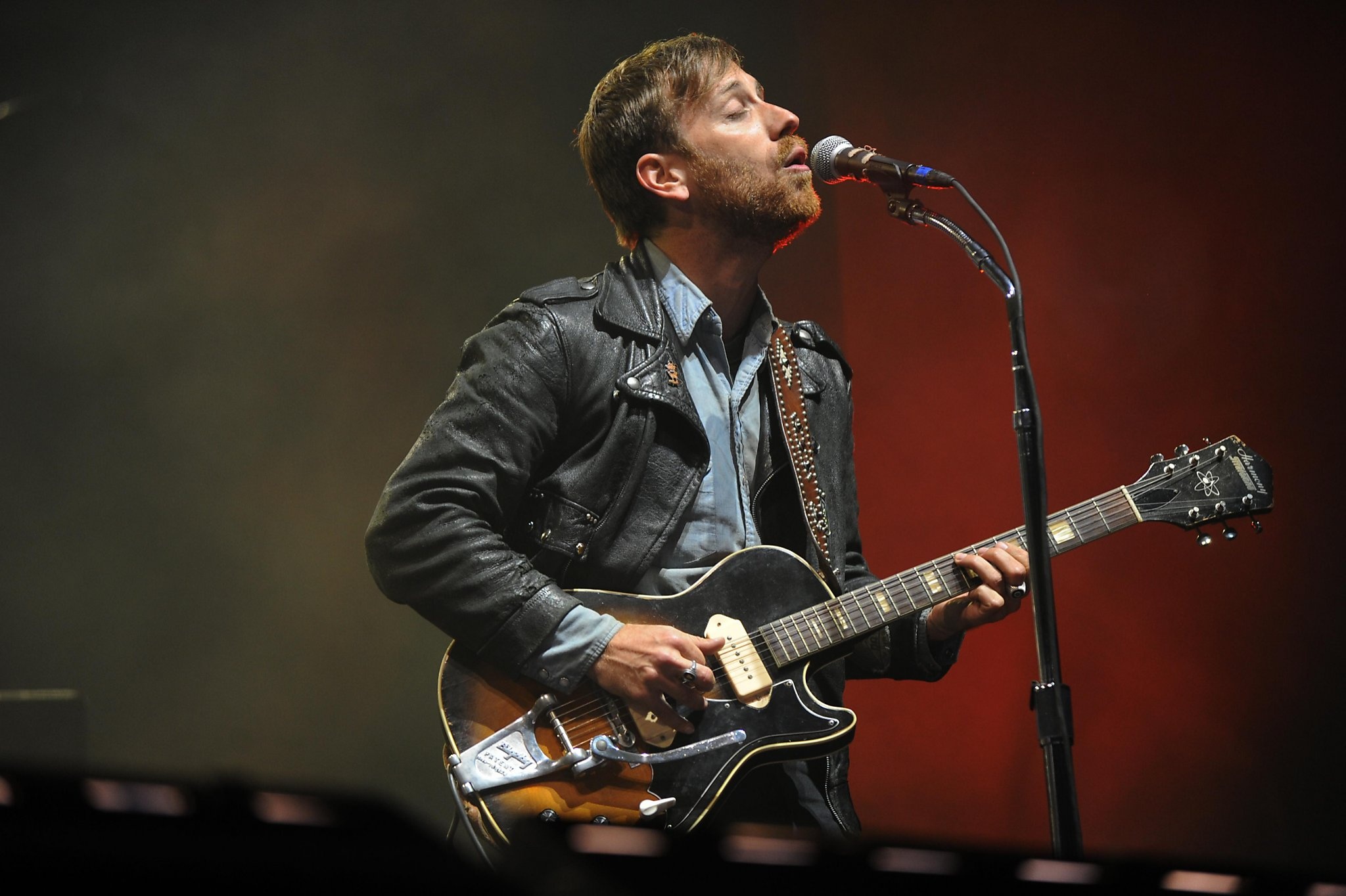 Dan Auerbach, Music review, Waiting on a song, 2050x1370 HD Desktop