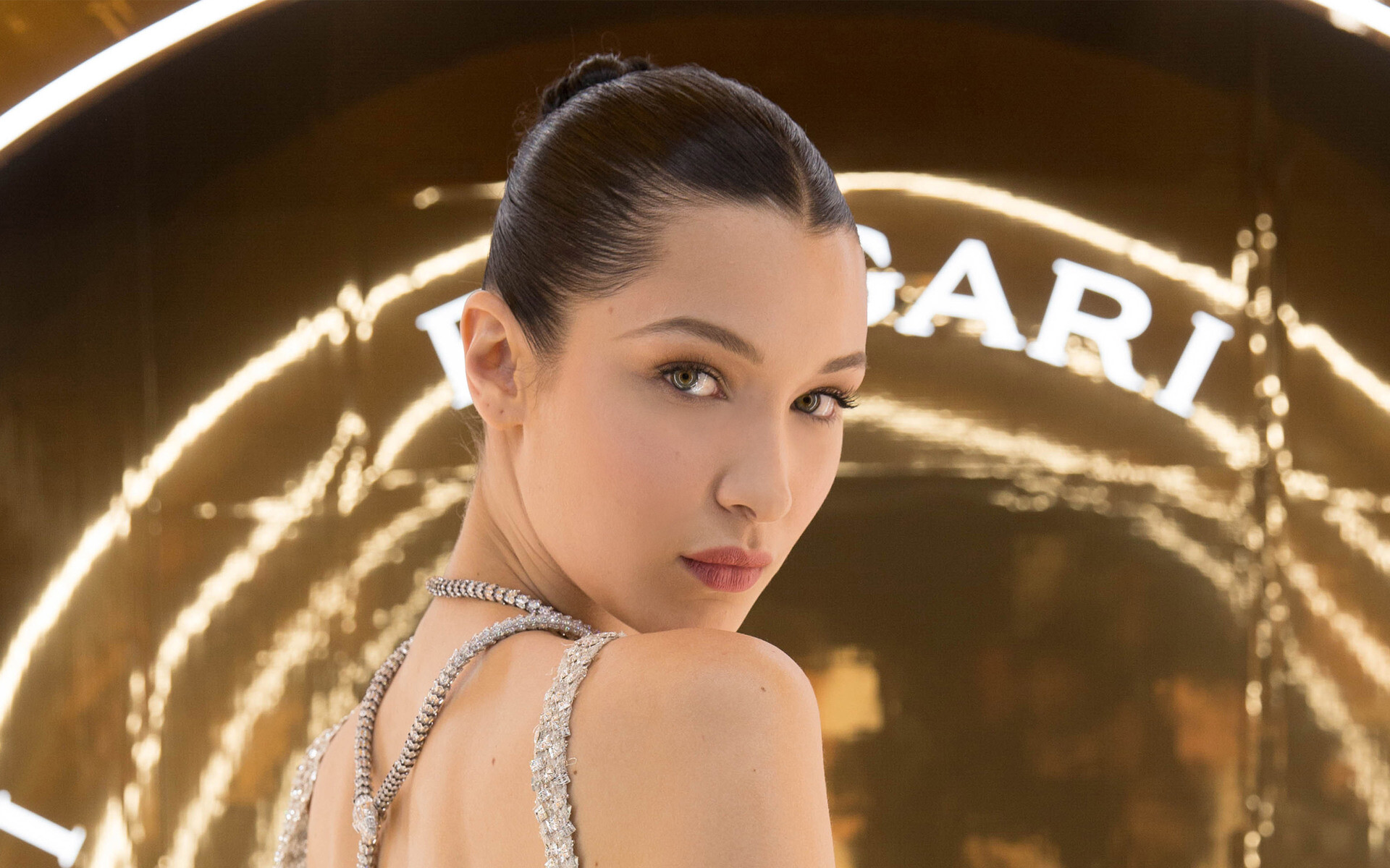 Bella Hadid, Bulgari event, High resolution wallpaper, Glamorous pose, 1920x1200 HD Desktop