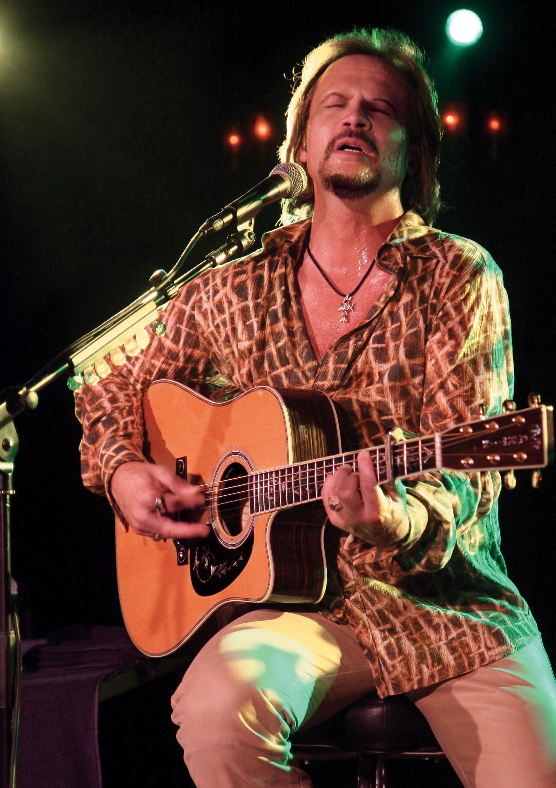 Travis Tritt, A man and his guitar, Don Gibson Theatre, 1880x2660 HD Phone