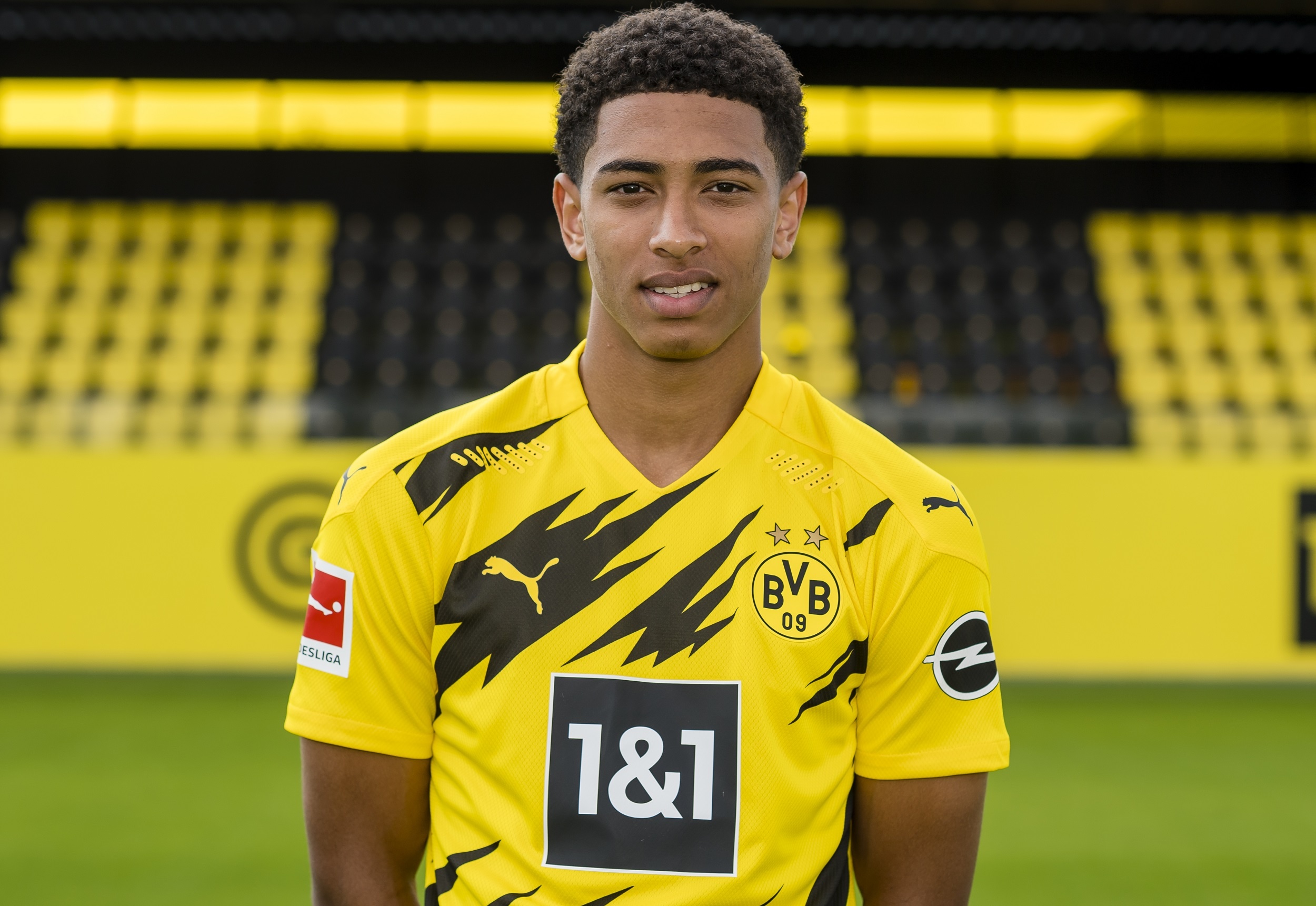 Jude Bellingham, Borussia Dortmund home kit, Signal Iduna Park stands, HD Desktop wallpaper