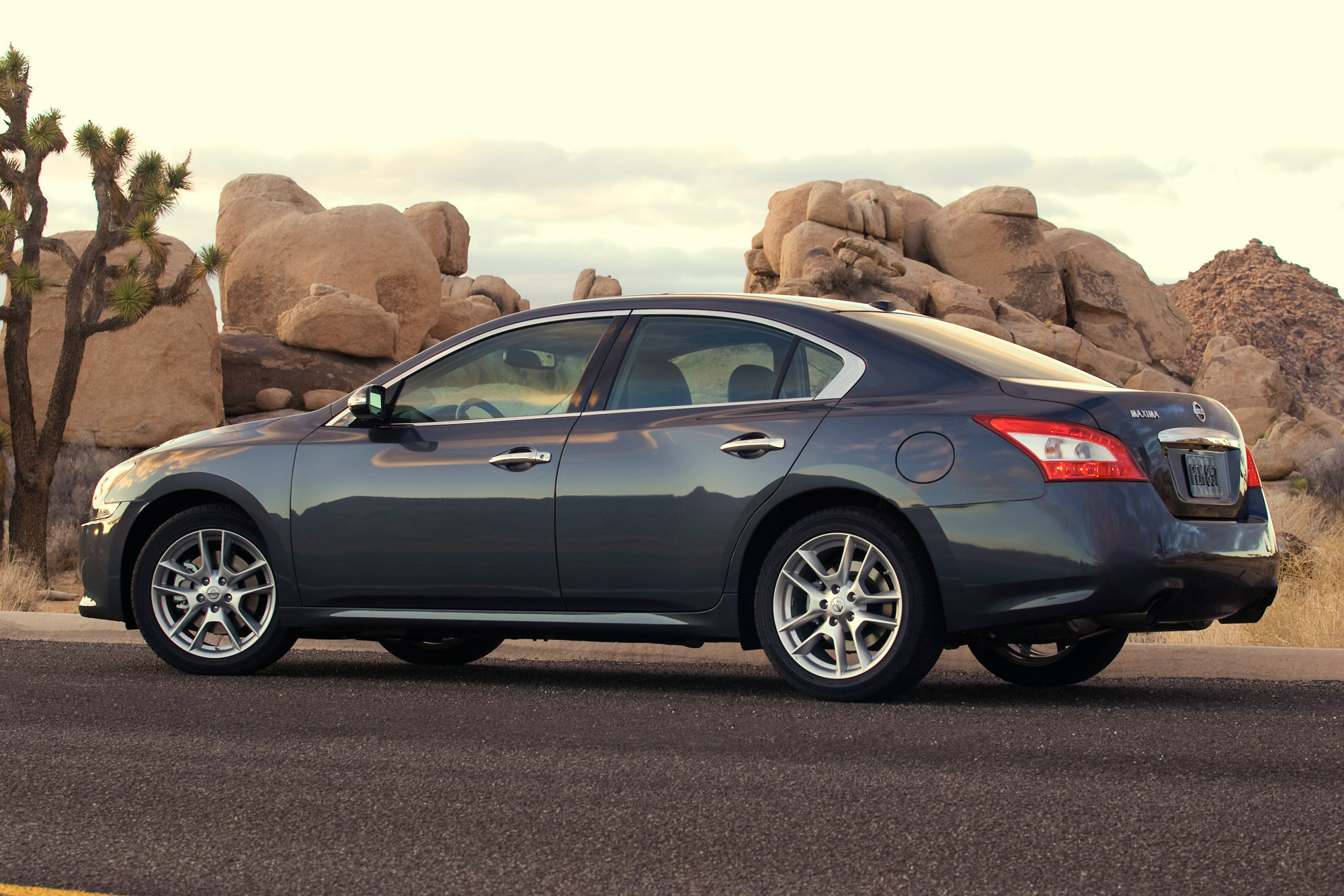 Nissan Maxima 2011, HD picture, Sporty sedan, Performance-driven, 2000x1340 HD Desktop