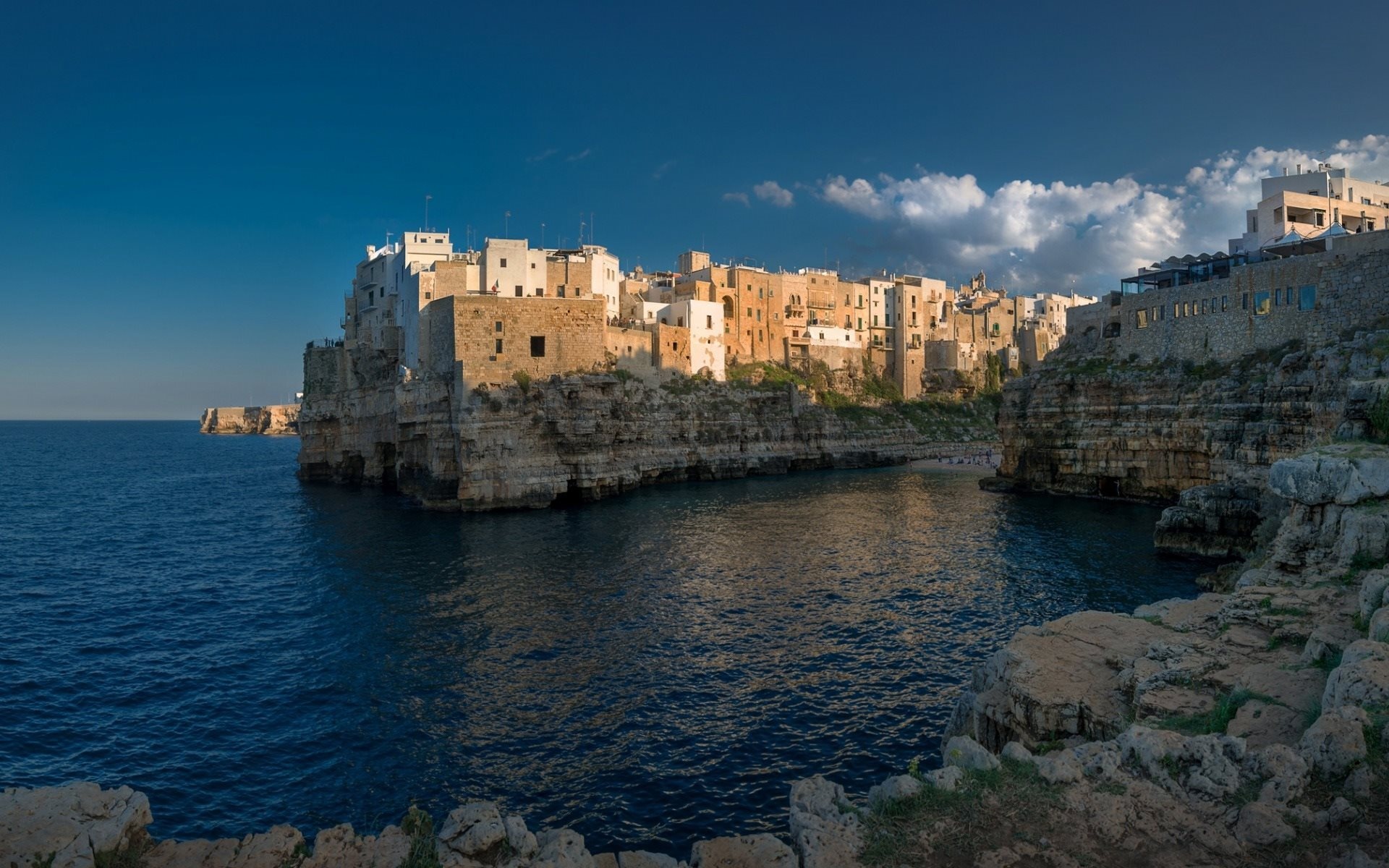 Waves in Polignano a Mare, Summer in Italy, Apulia rocks, Bari, 1920x1200 HD Desktop