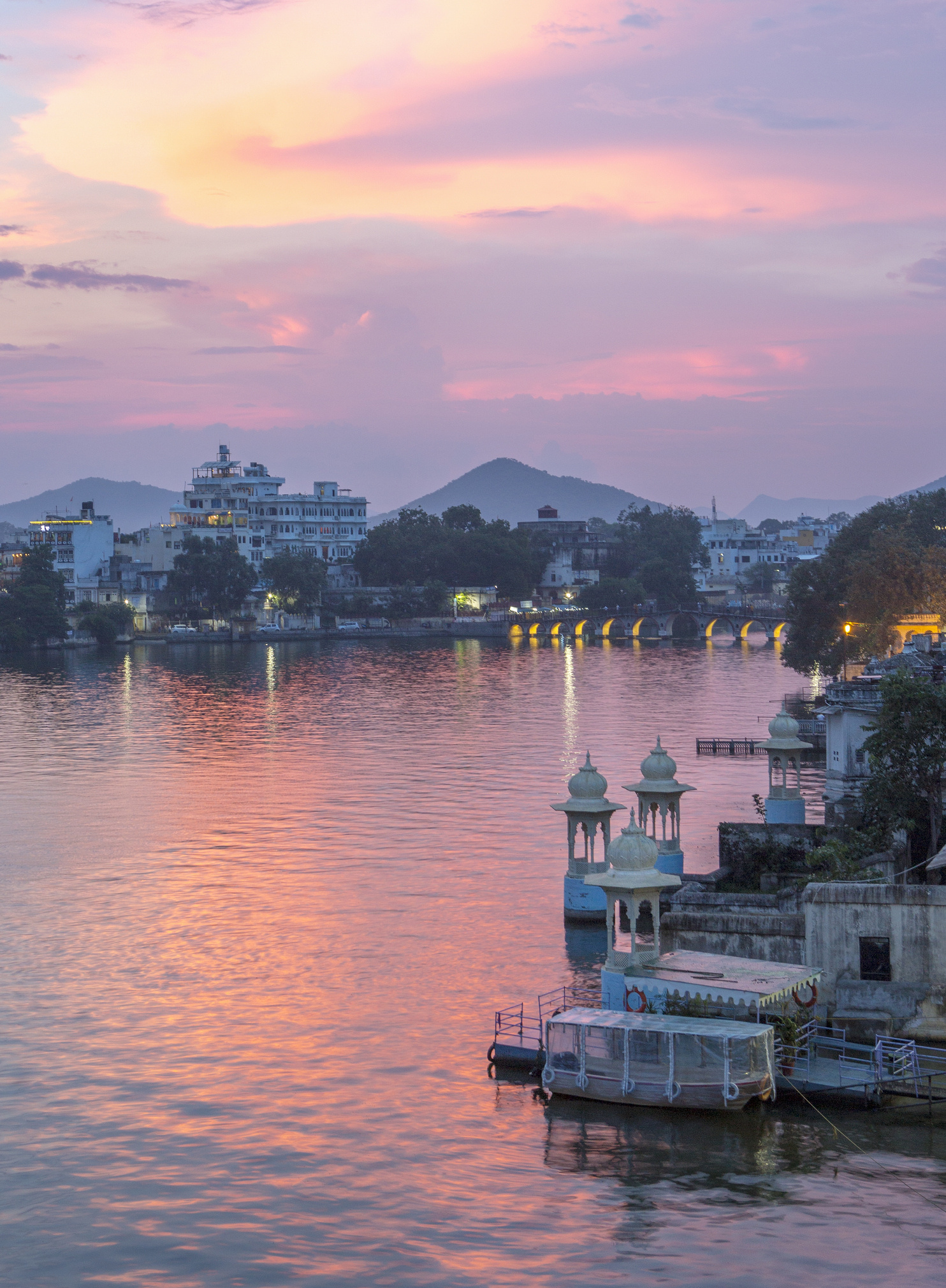 Lake Pichola, Perfect proposal location, India, 1490x2020 HD Phone