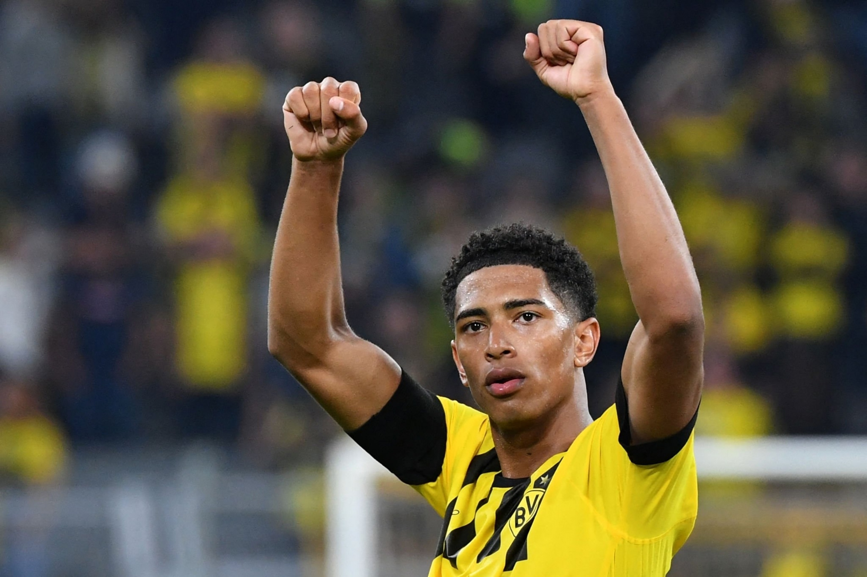 Jude Bellingham, Borussia Dortmund jersey, Double fist pump celebration, HD Desktop wallpaper