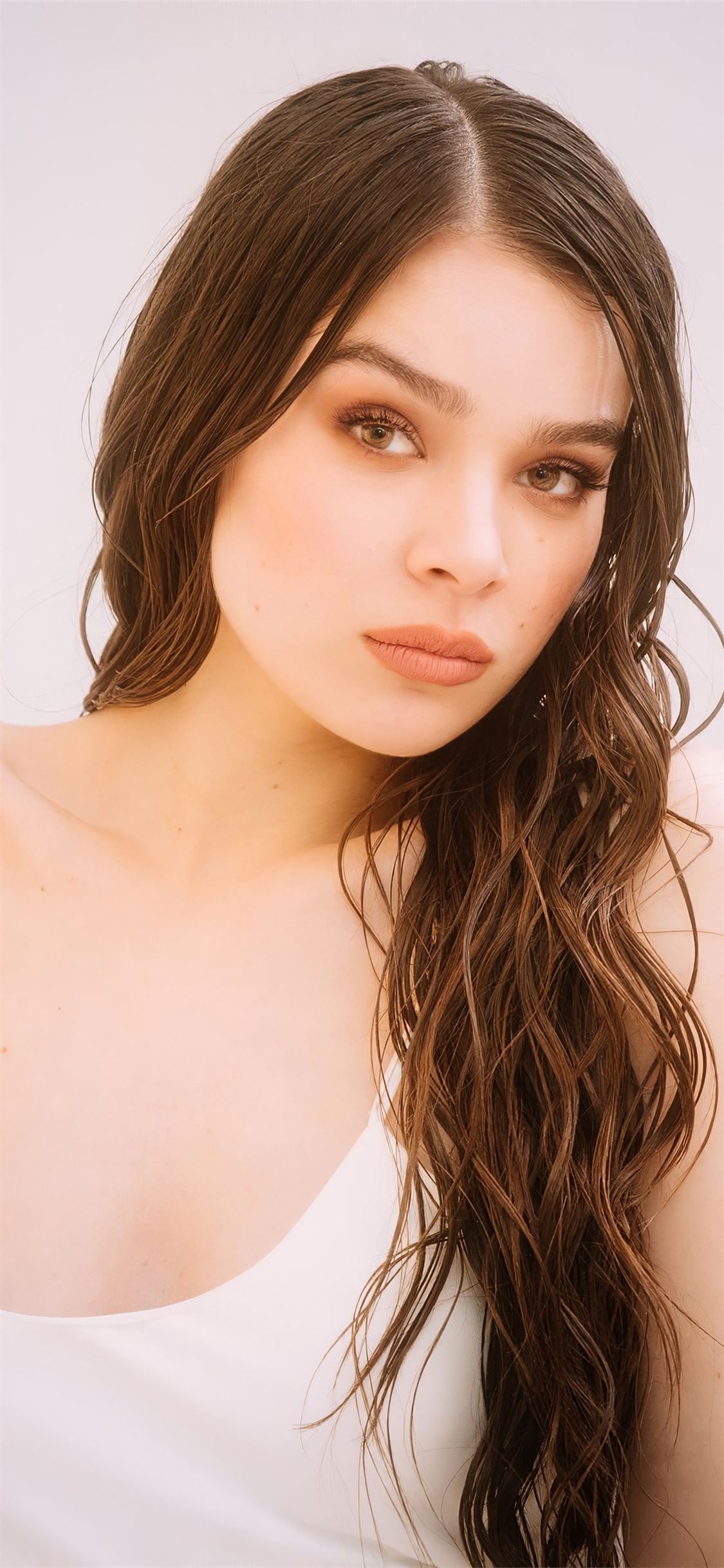 Hailee Steinfeld 2020 4K, HaileeSteinfeld celebrities, Hailee Steinfeld, Movie wardrobe, 1130x2440 HD Phone