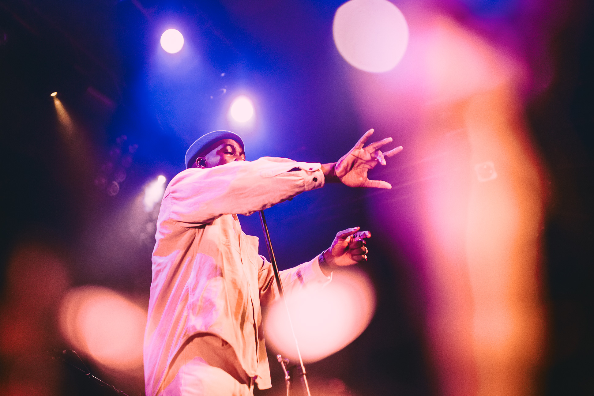 Jacob Banks live, Dynamic stage presence, Vancouver venue, When the Horn Blows, 1940x1300 HD Desktop