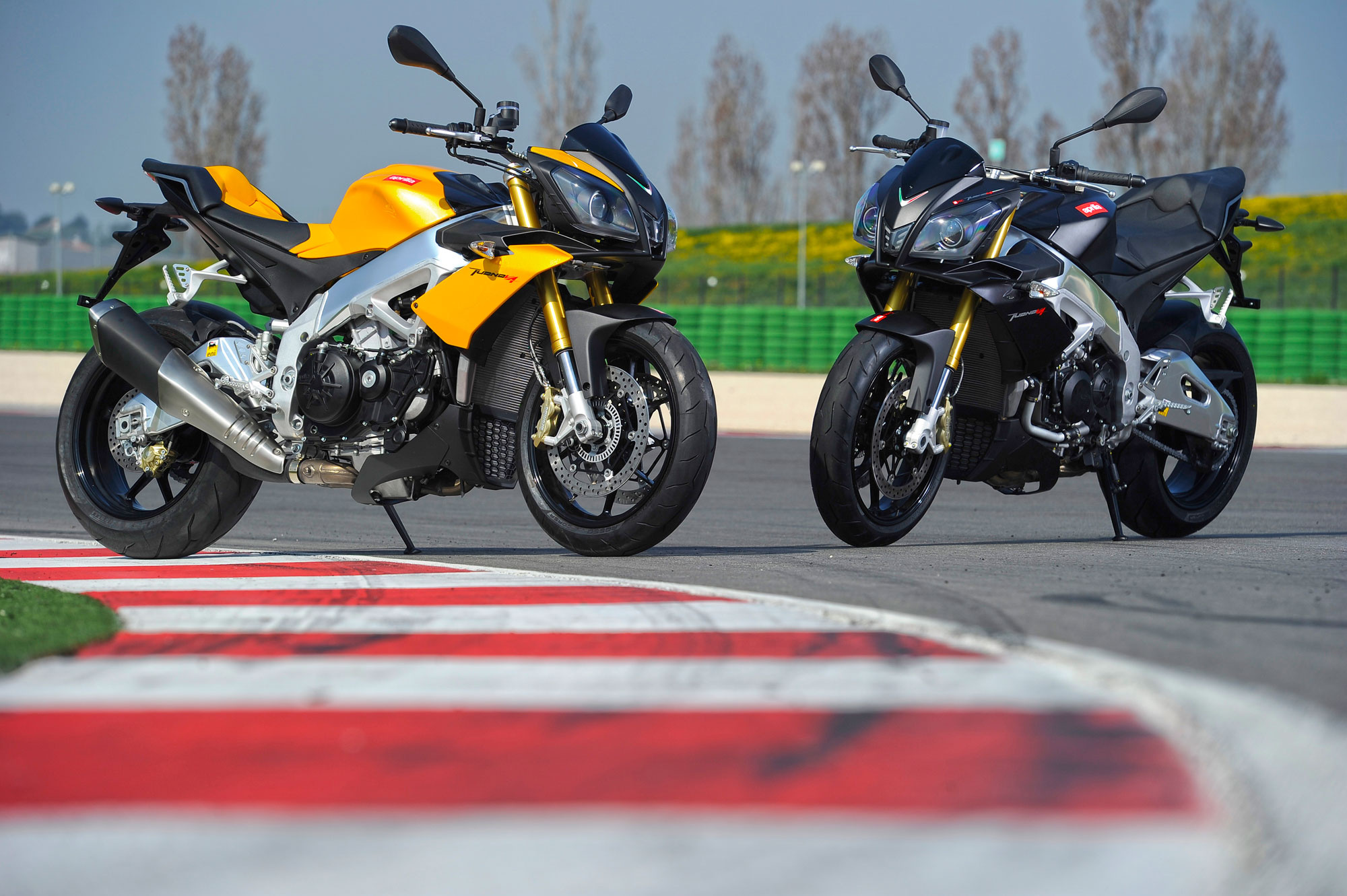 Aprilia Tuono V4, 2012 review, 2000x1340 HD Desktop