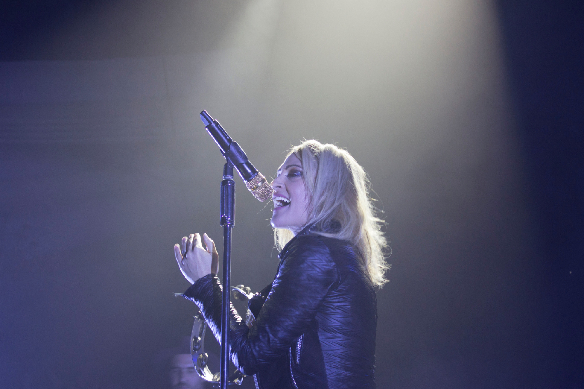 Metric Joywave drop, Electro rock, Hollywood Palladium, 2000x1340 HD Desktop
