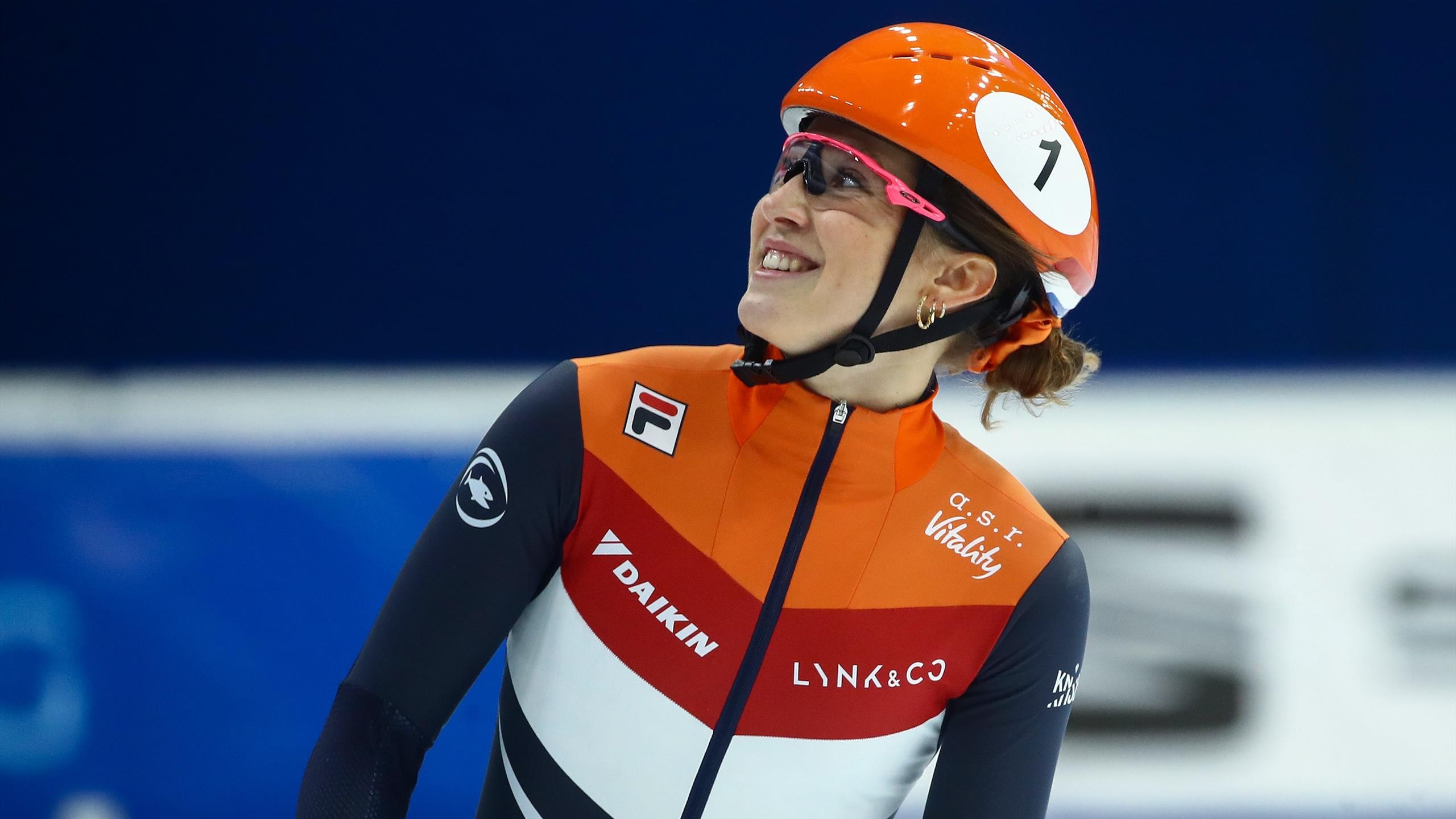 ISU World Cup Short Track Speed Skating 2021, Suzanne Schulting Wallpaper, 2560x1440 HD Desktop