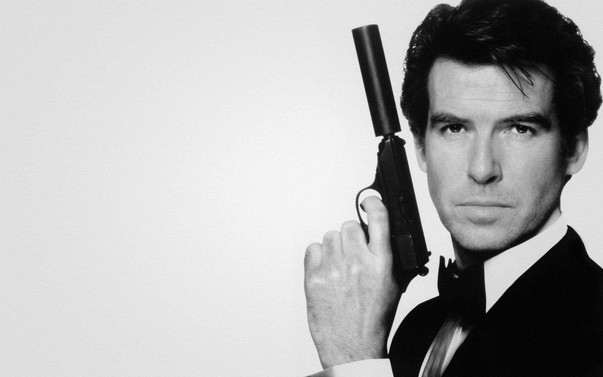 Pierce Brosnan, Knife at the airport, 1920x1200 HD Desktop