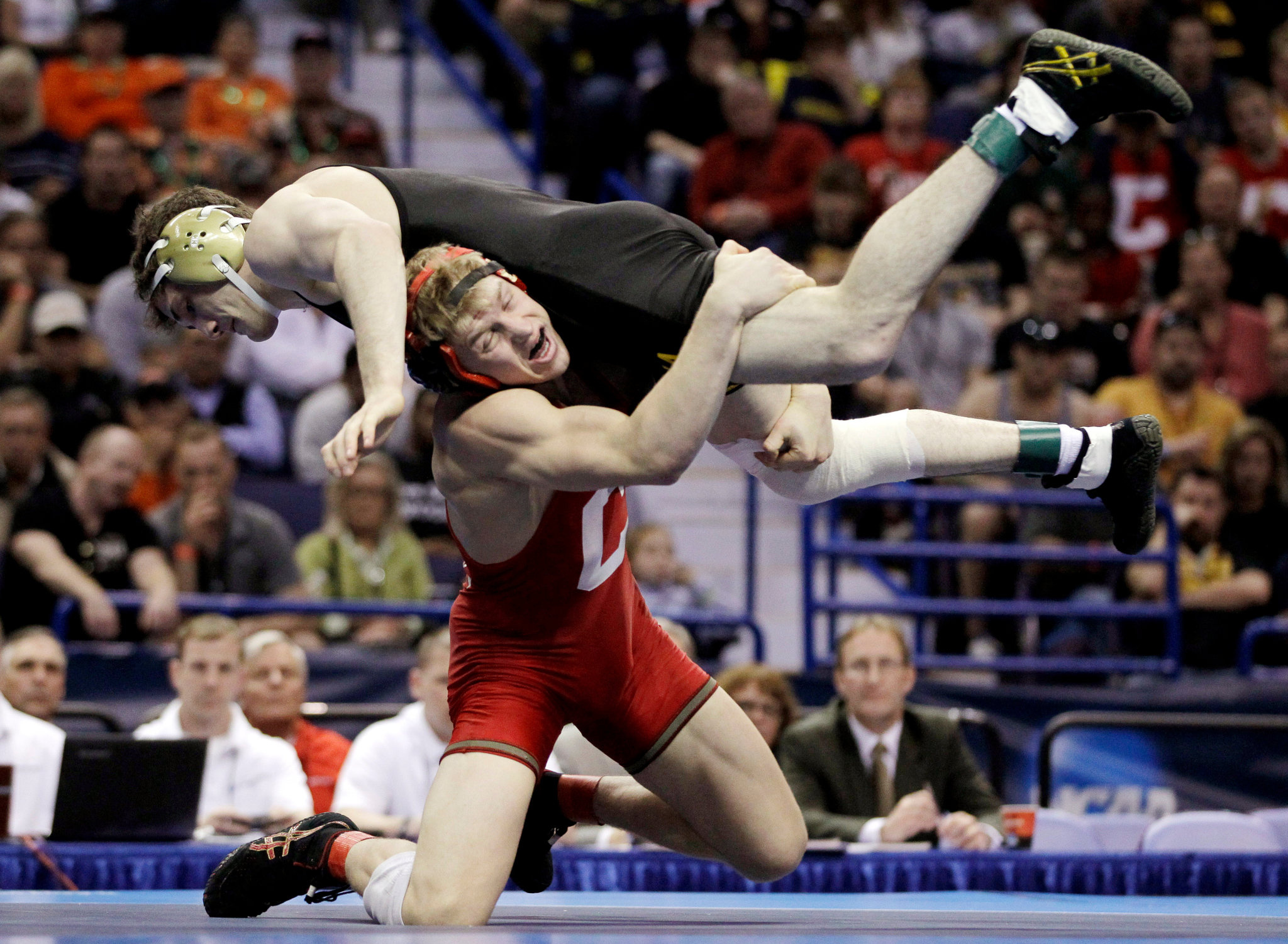 Dake Kyle, top college wrestlers, take on the garden, the new york times, 2050x1510 HD Desktop