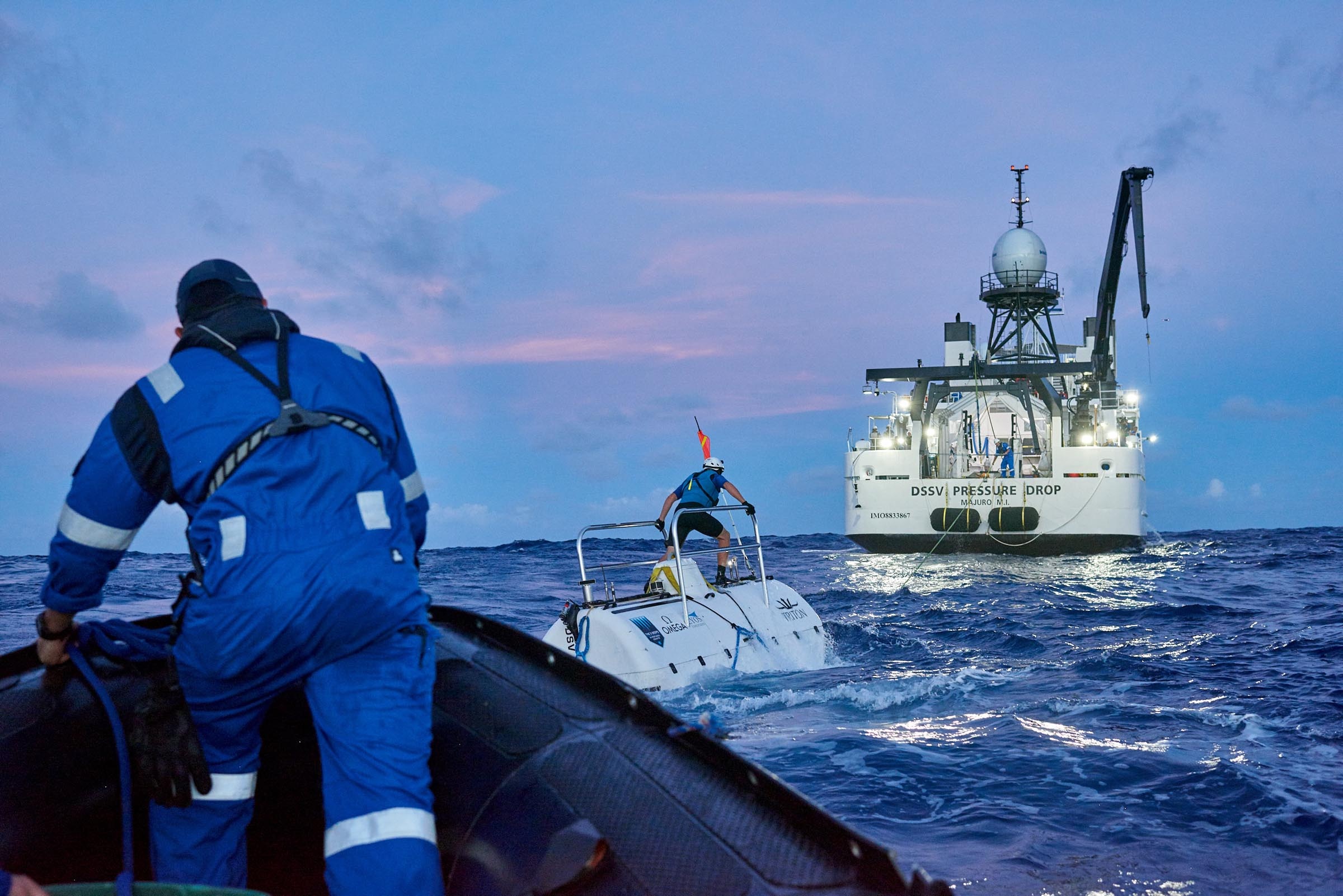 Mariana Trench, Deepest ever dive, Litter discovery, Exploration, 2400x1610 HD Desktop