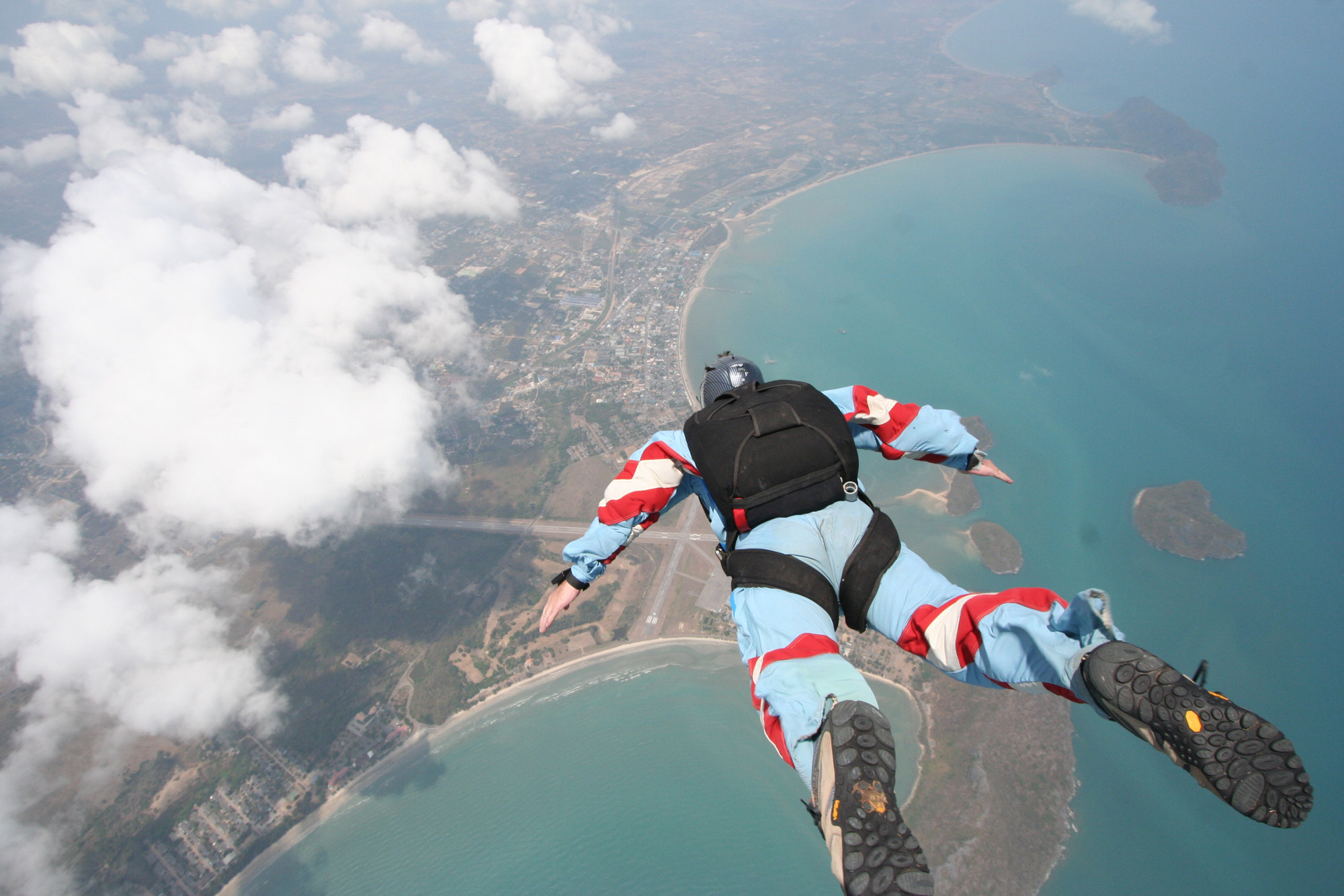 Aerial escape, Stunning parachute, Artistic wallpaper, Soaring dreams, 2000x1340 HD Desktop