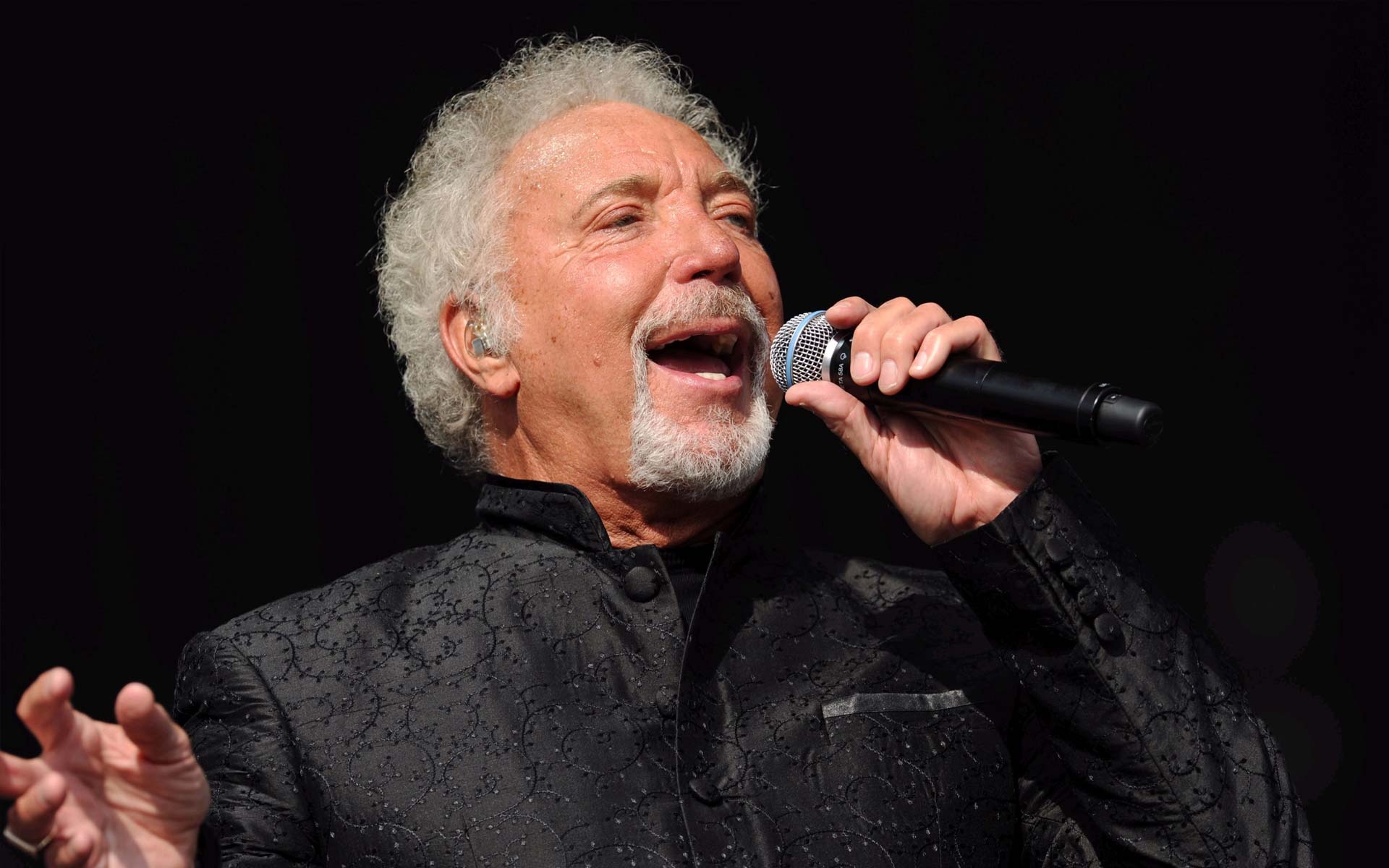 Tom Jones, Beyond magazine, In-depth interview, Inspiring stories, 1920x1200 HD Desktop