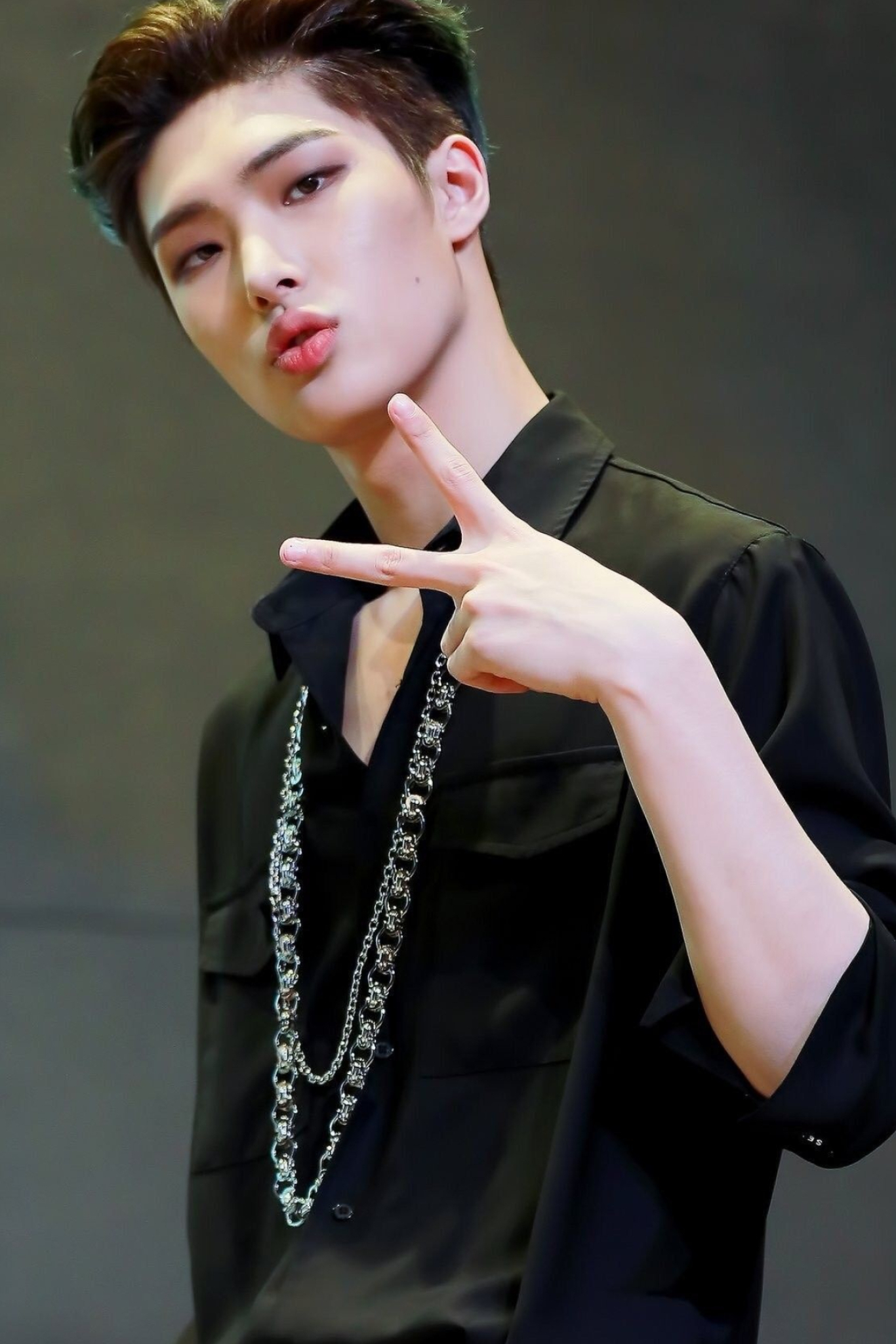 Song Min-gi, ATEEZ eth159ethcedilethfrac12 ethfrac34ntilde130, Charming artist, Multiple talents, 1370x2050 HD Phone