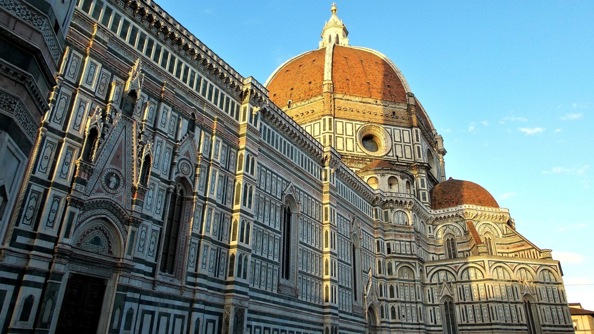 Houses in Florence, Florence Cathedral, Italian cities, Urban architecture, 2050x1160 HD Desktop