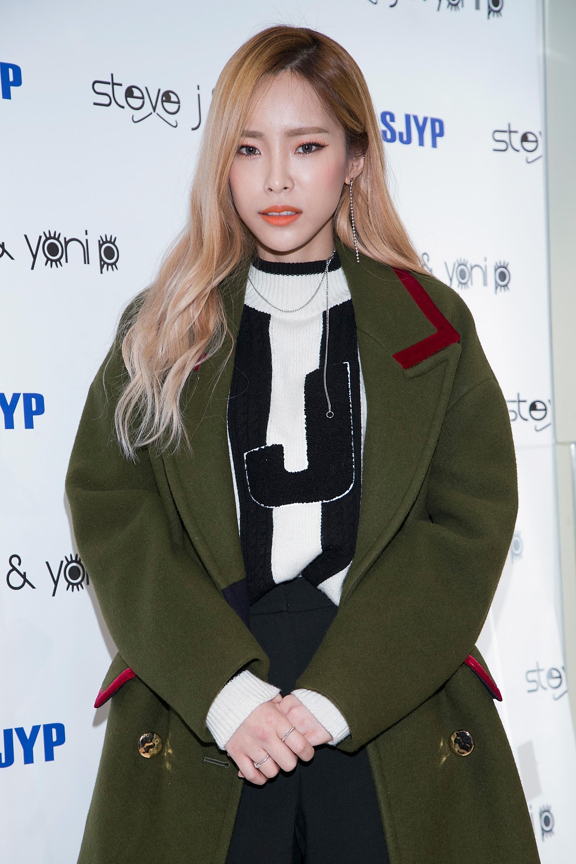 K-Pop rapper Heize rushed to hospital for throat surgery after collapsing on stage at Christmas Day music festival | The Sun 2000x3000