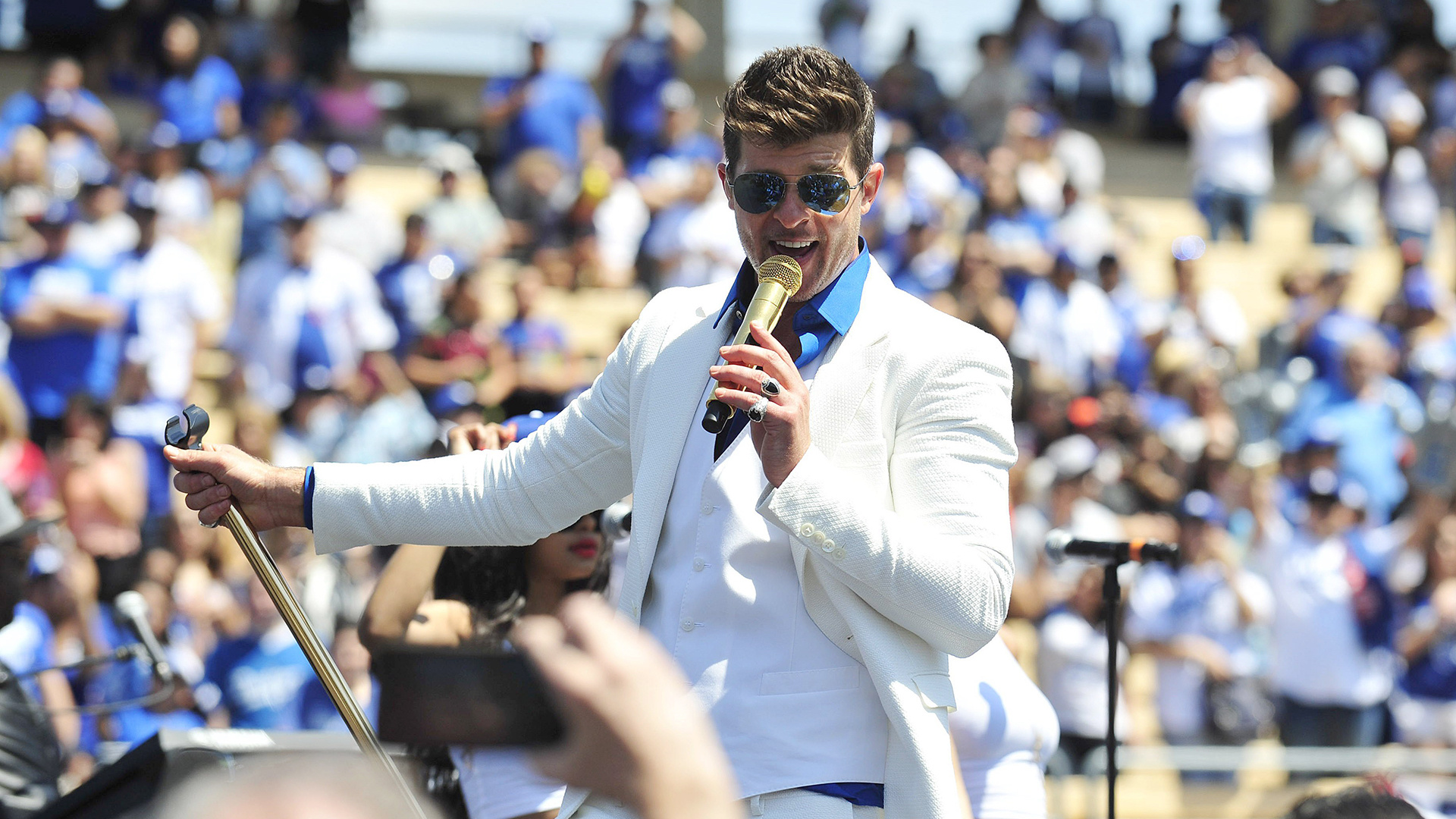 Robin Thicke, Dodger Stadium, Celeb sightings, Live performances, 1920x1080 Full HD Desktop