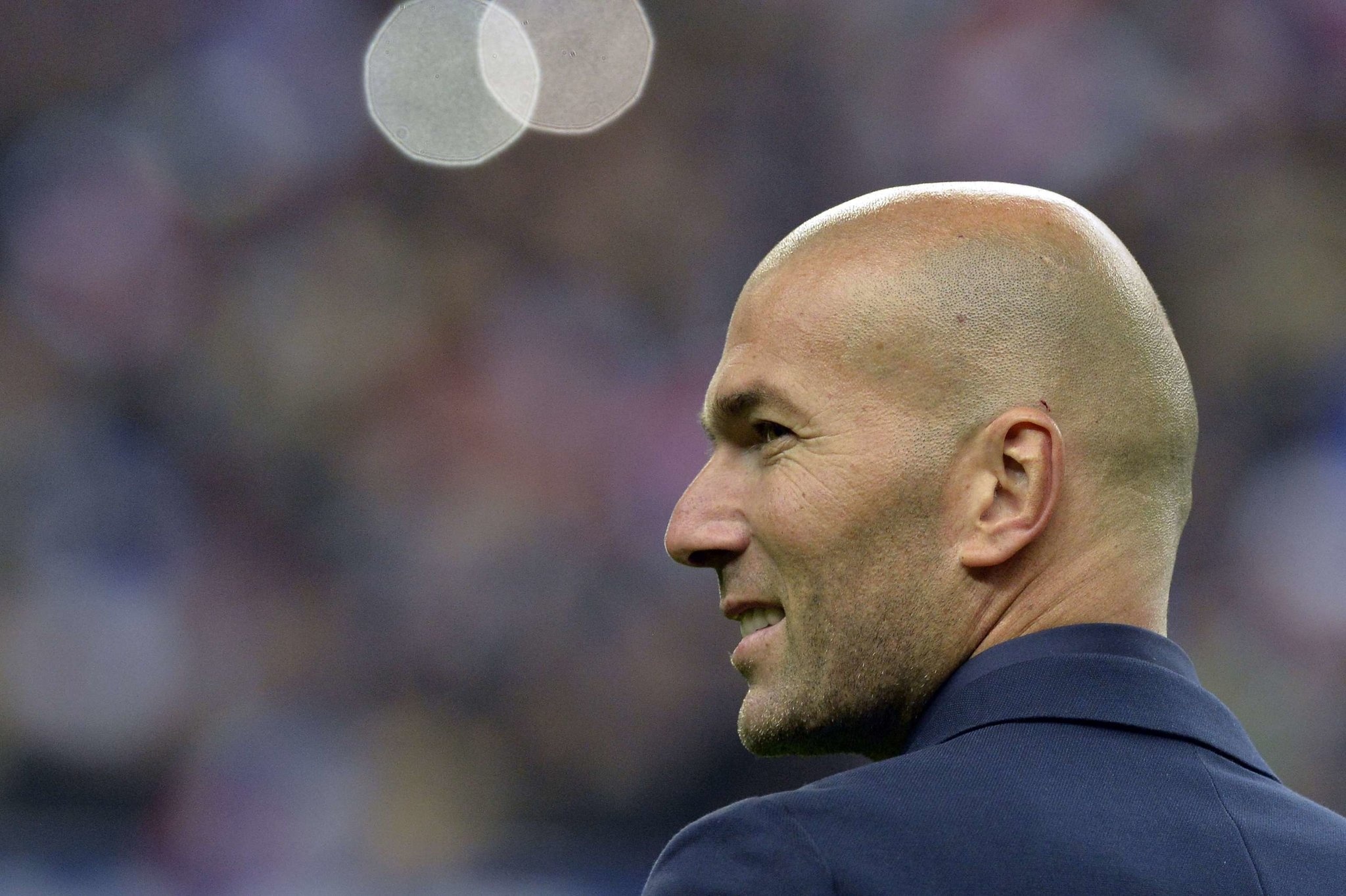 Zinedine Zidane, Navy blue suit jacket, Blurred stadium bokeh, HD Desktop wallpaper