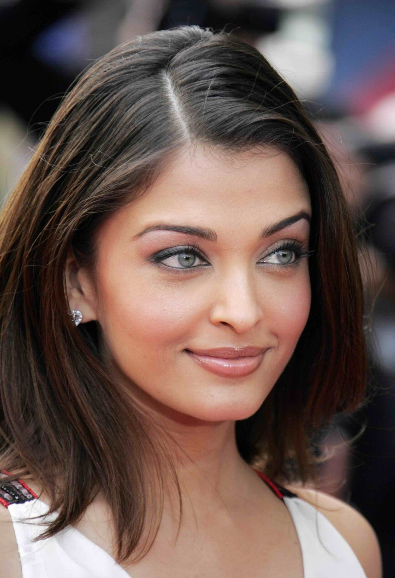 Aishwarya Rai, Movies, HD wallpapers, Glamorous persona, 1320x1920 HD Phone