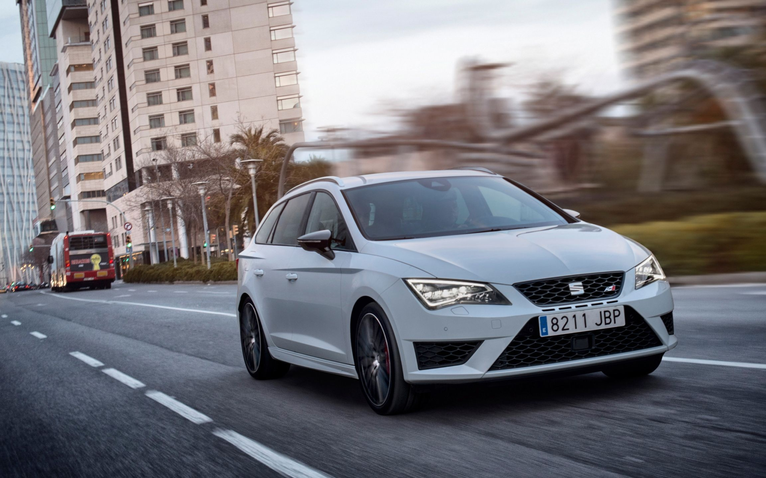 Seat Leon, Auto design, Stylish interiors, Performance vehicle, 2560x1600 HD Desktop