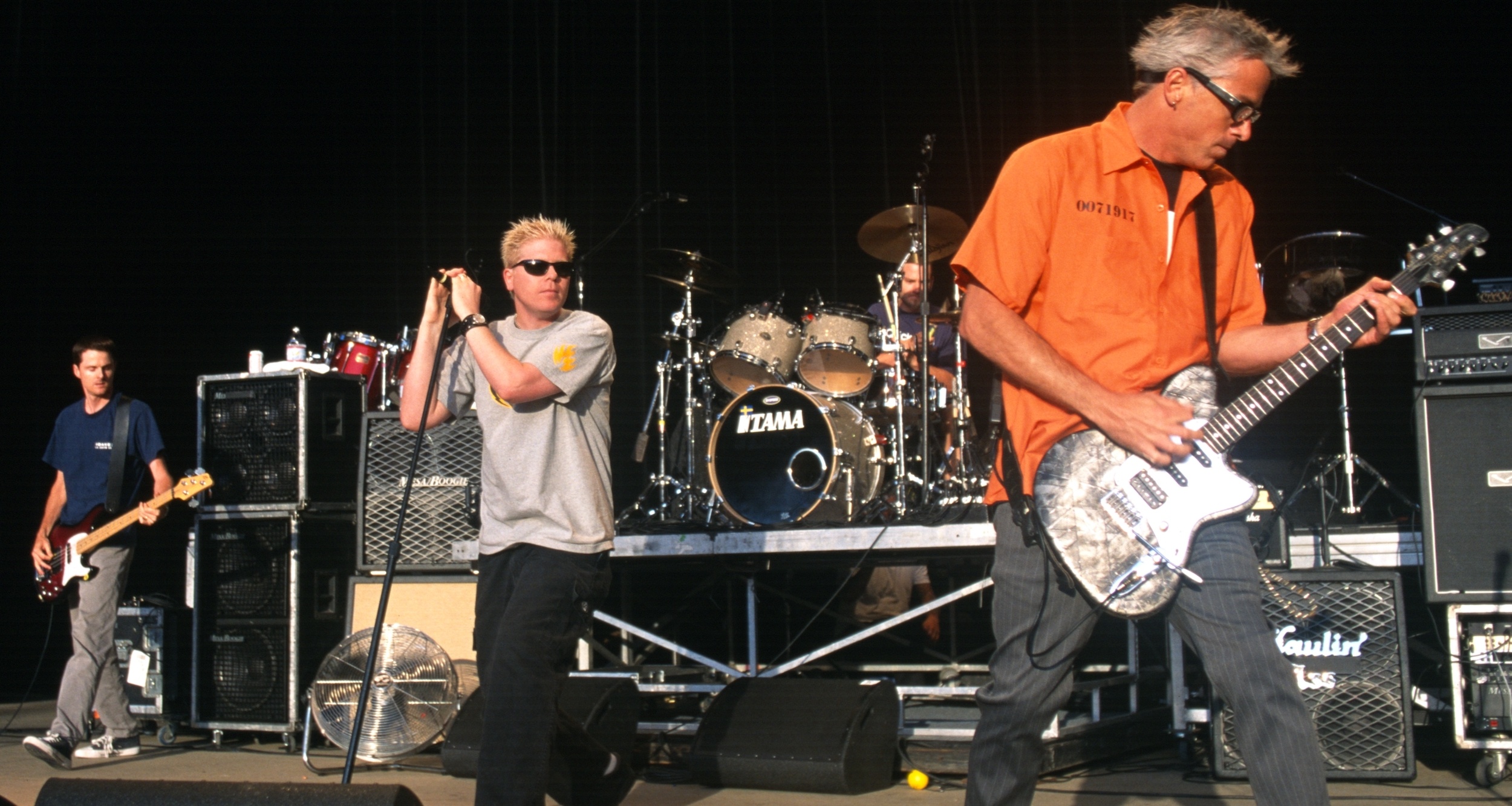 Live 105 BFD 2000, Dexter Holland Wallpaper, 2500x1340 HD Desktop