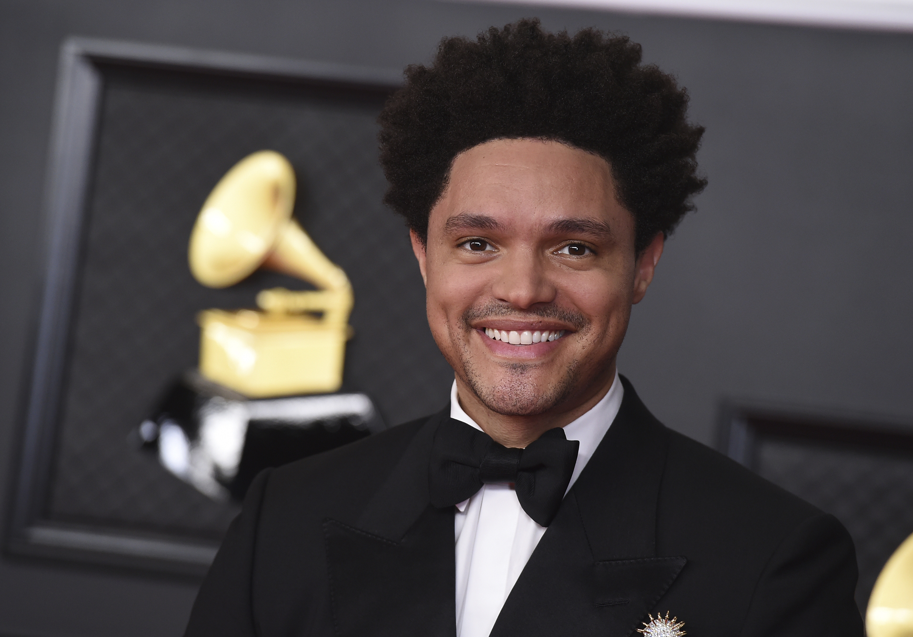 Trevor Noah, Grammy Entertainment, Tackling world issues, 3000x2100 HD Desktop