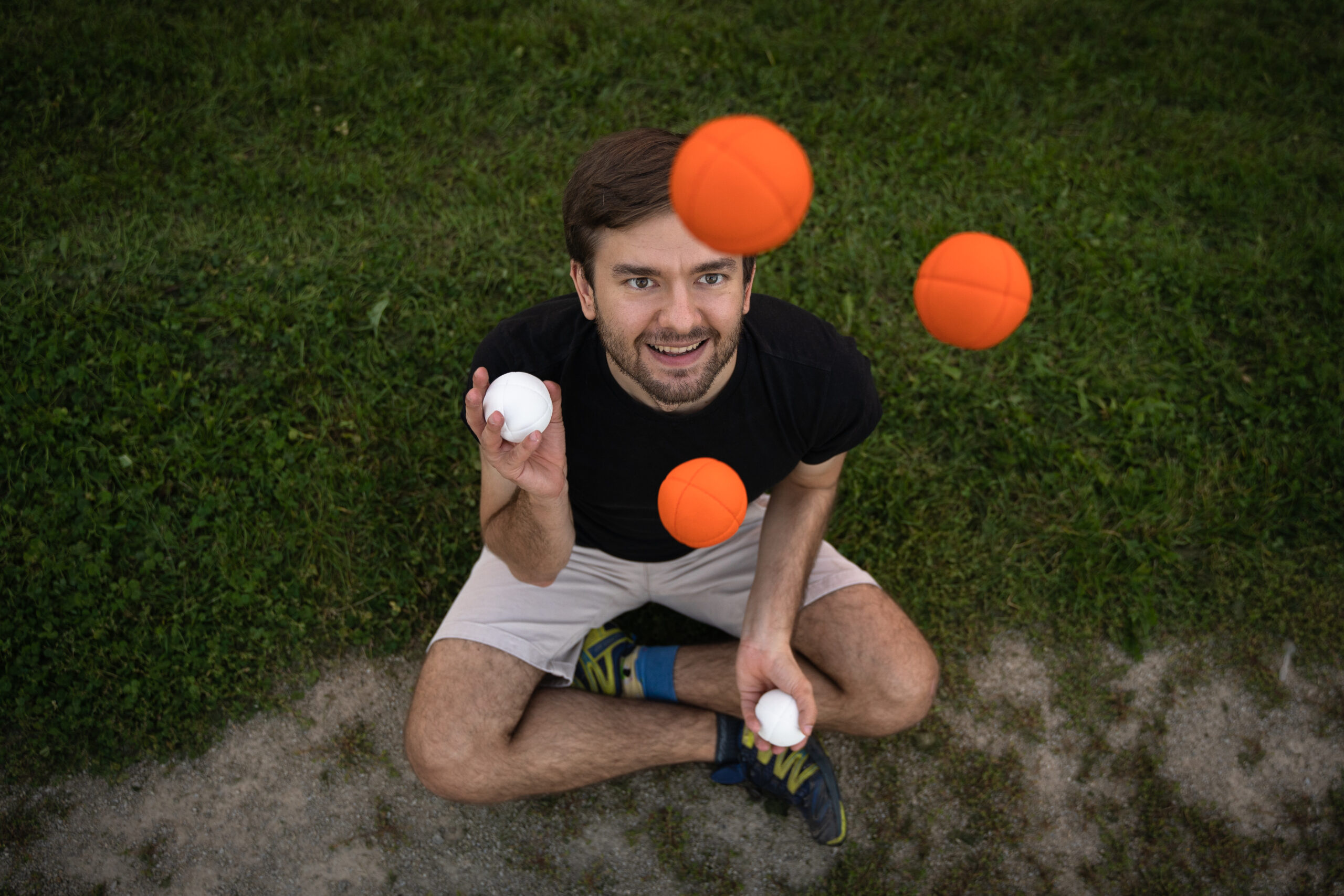 Juggling, Portraiture in motion, Juggling demonstration, Photography, 2560x1710 HD Desktop