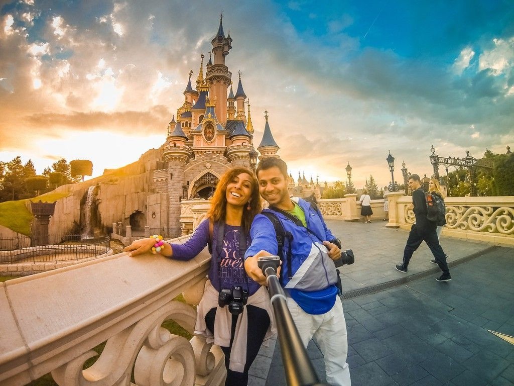 Disneyland Paris, Travel Couple Wallpaper, 1030x770 HD Desktop