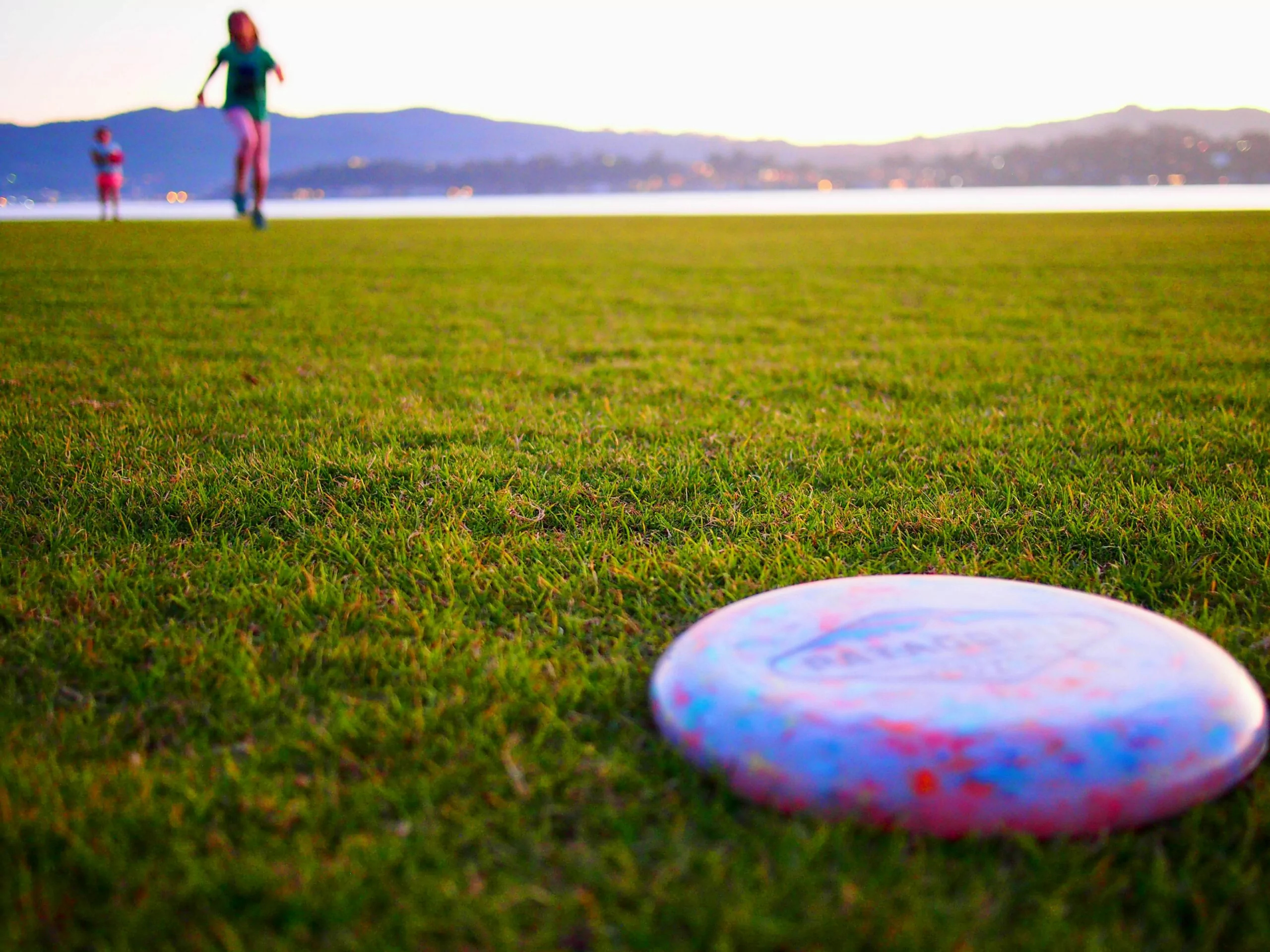 Frisbee disk, Flying Disc Sports Wallpaper, 2560x1920 HD Desktop