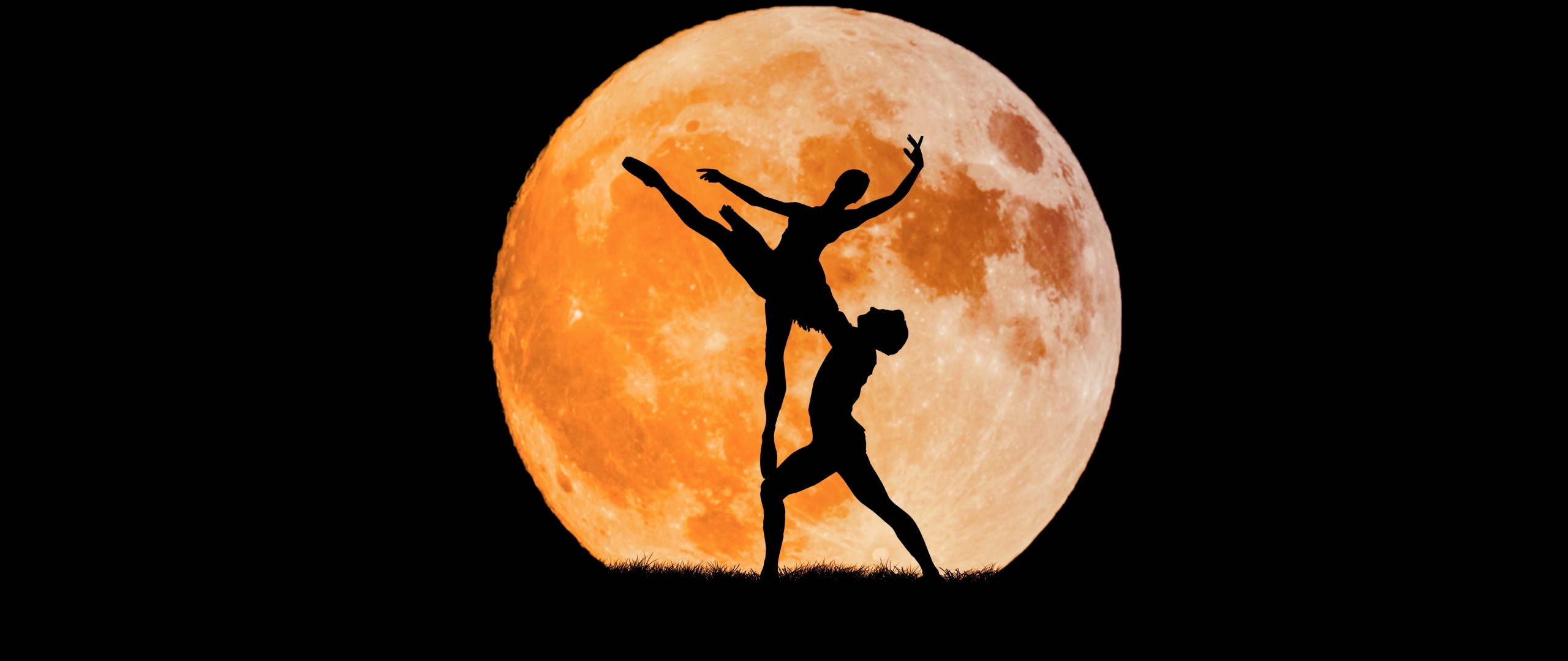 Couple wallpaper in 4K, Full moon silhouette, Dramatic black and dark, Ballet magic, 2560x1080 Dual Screen Desktop