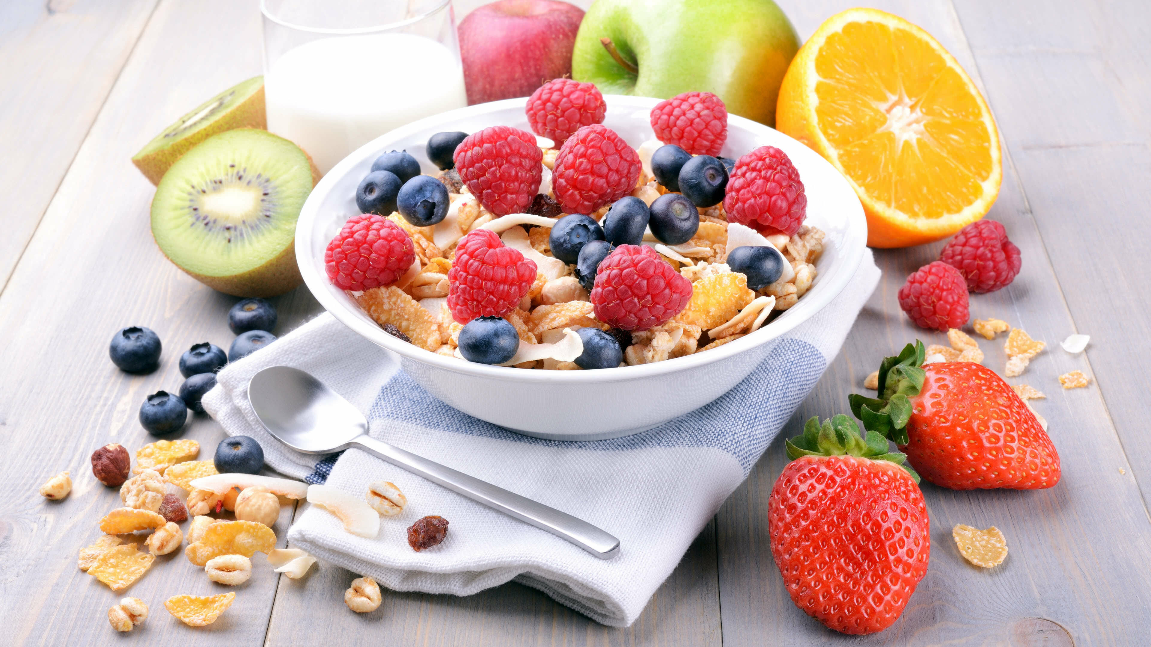 Cereal and fruit breakfast, Energizing and nutritious, 3840x2160 4K Desktop