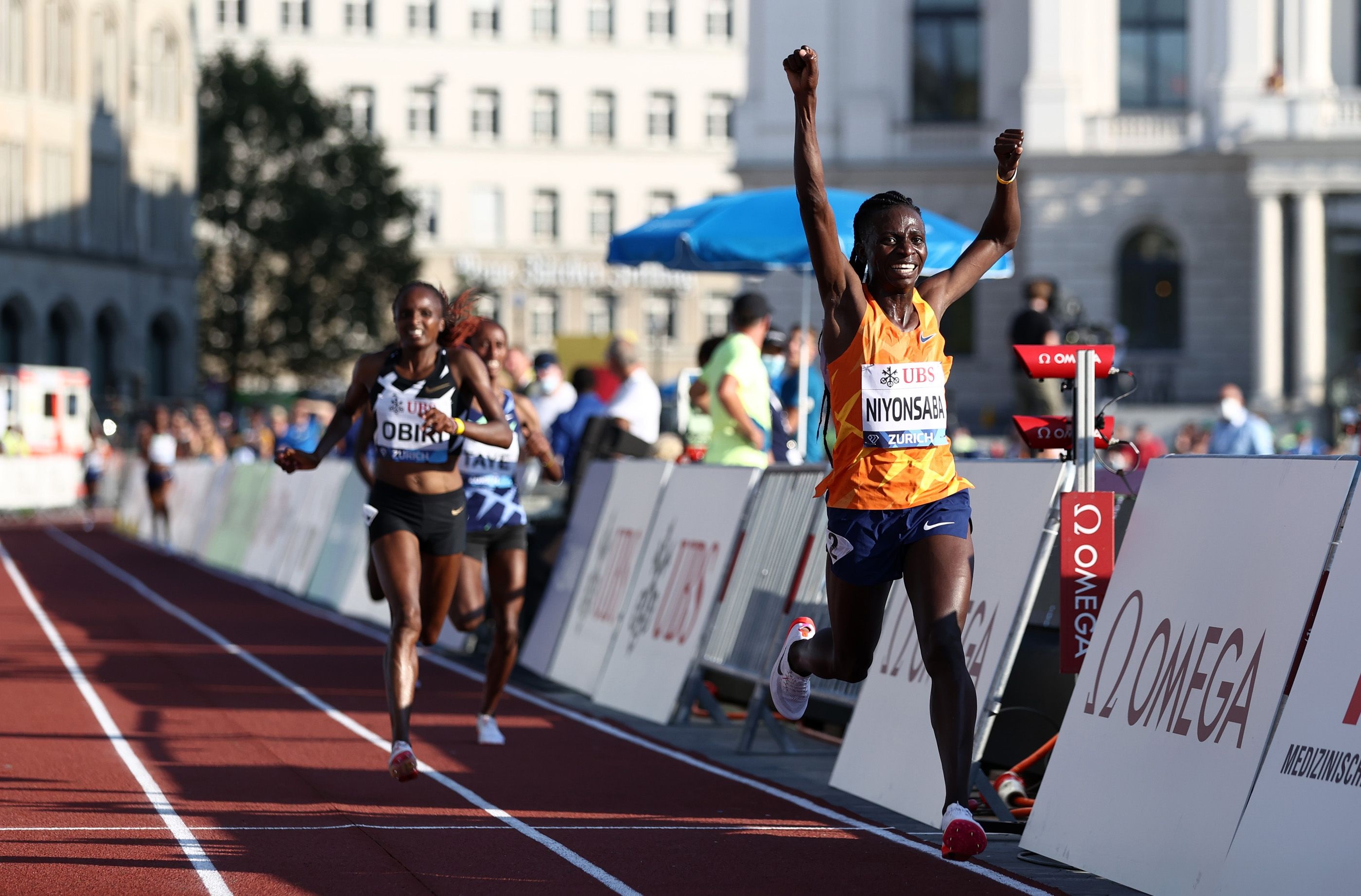 Francine Niyonsaba, street celebrations, diamond league champions, 2800x1850 HD Desktop