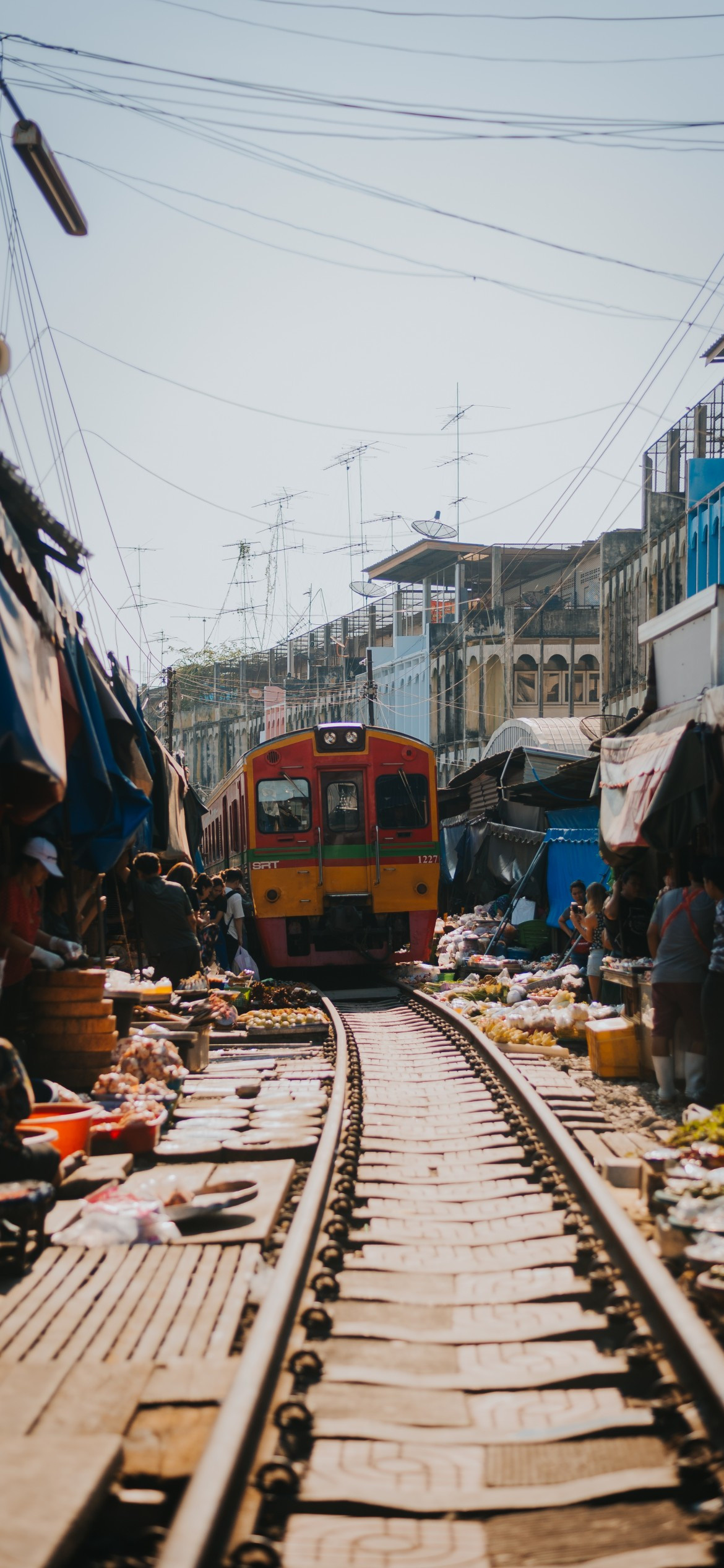 Hanoi railway vendors, Buzzing bazaar, Impressive iPhone wallpapers, 1170x2540 HD Phone