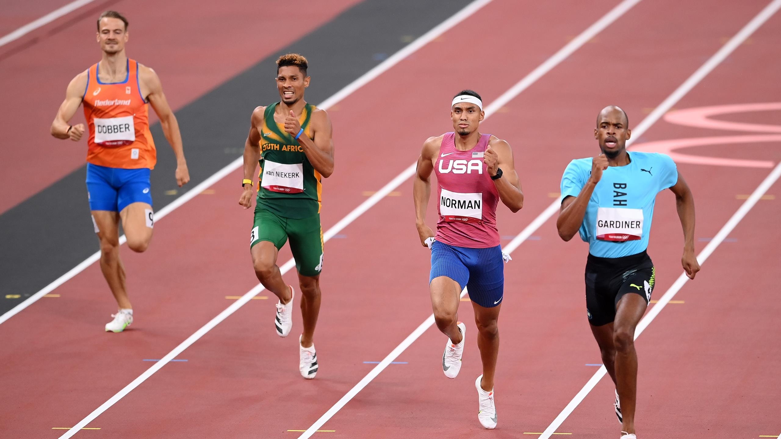 Wayde van Niekerk, South African sprinter, Olympic glory, Track and field superstar, 2560x1440 HD Desktop